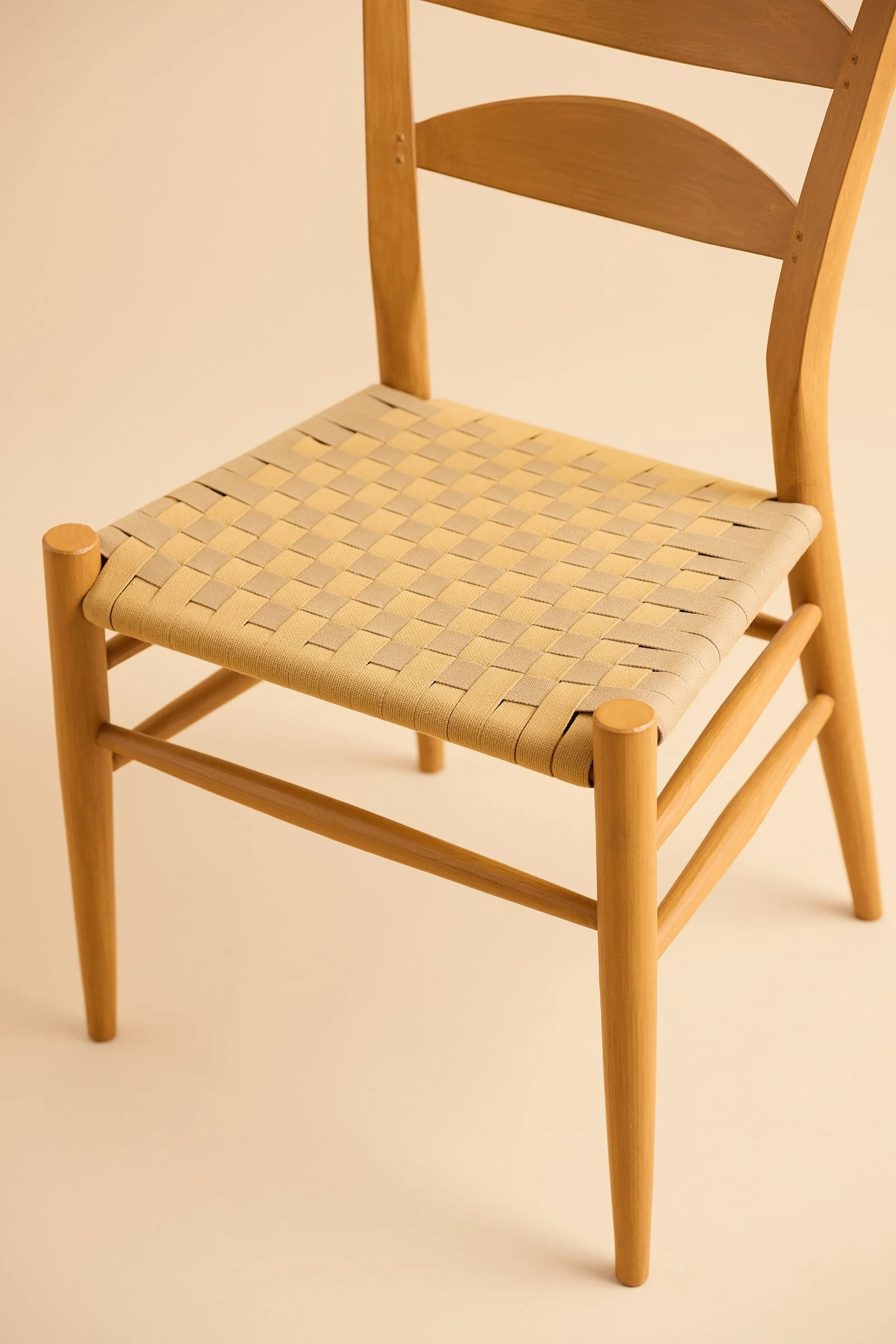 boggs-three-slat-dining-room-ladder-back-chair-detail-01.jpg