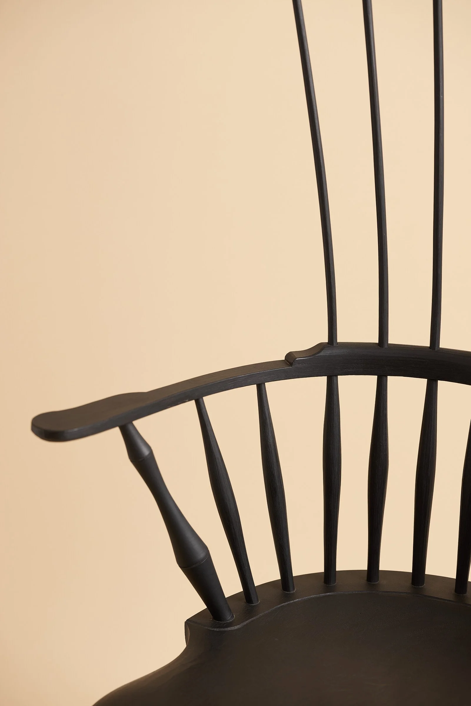 hand-made-comb-back-windsor-arm-chair-detail-02.jpg
