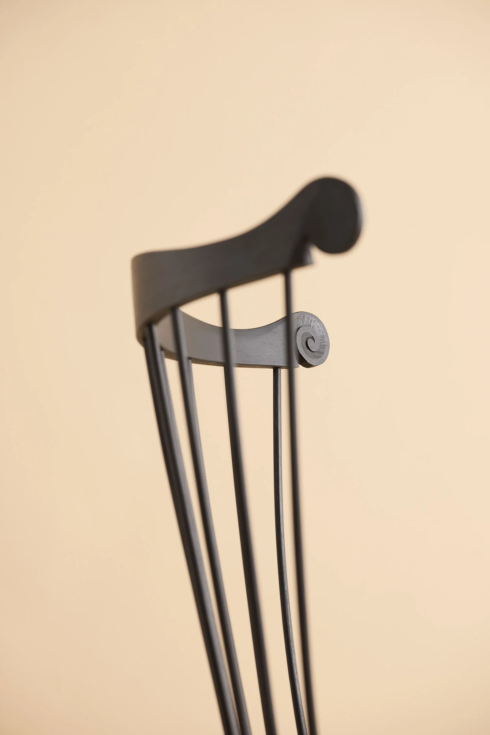 hand-made-comb-back-windsor-arm-chair-detail-07.jpg
