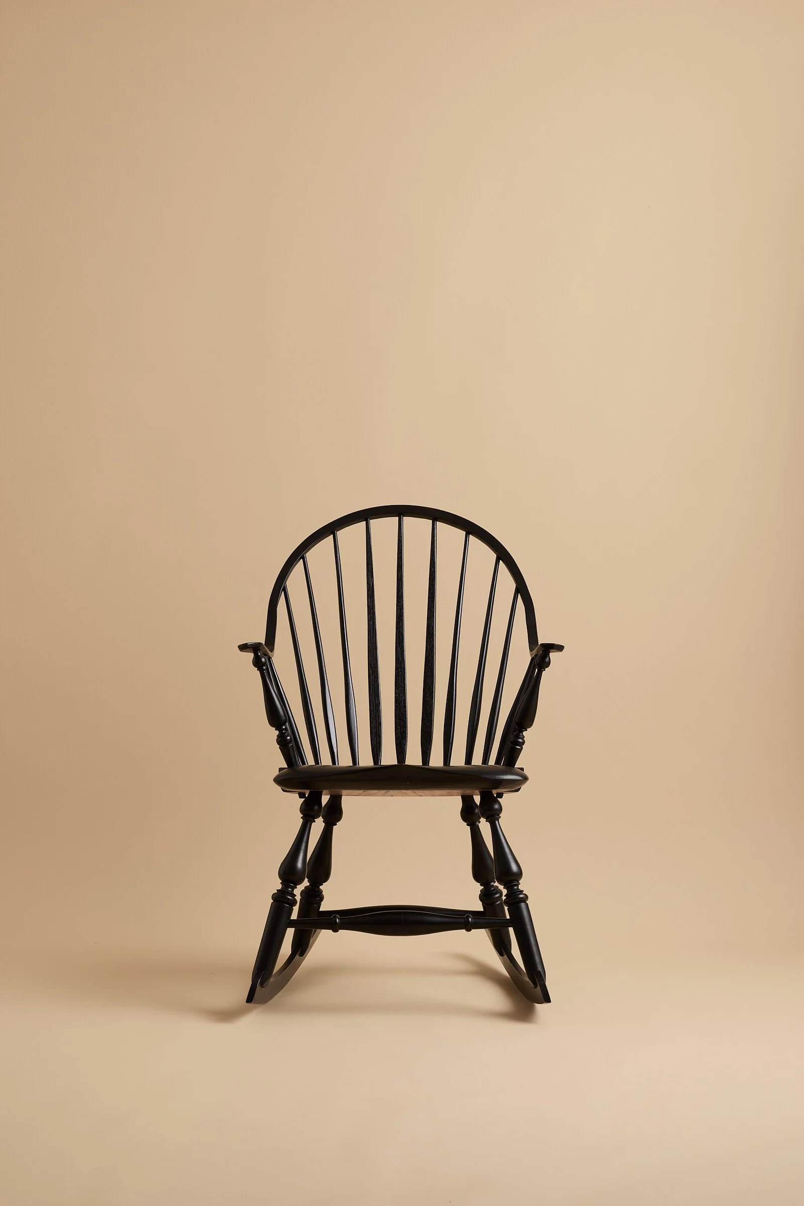 hand-made-continuous-arm-windsor-rocking-chair-01.jpg