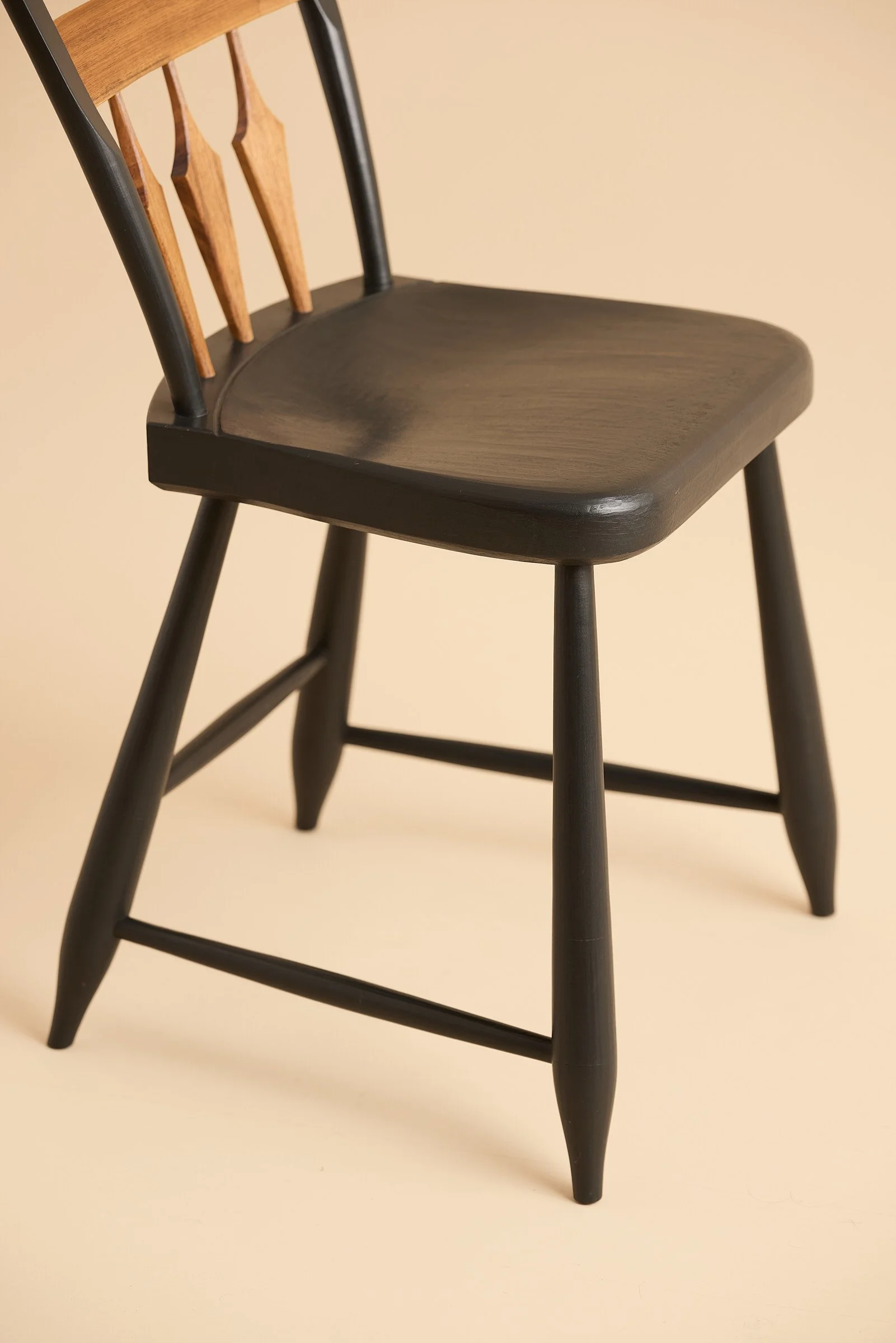 hendersonville-windsor-dining-chair-detail-03.jpg