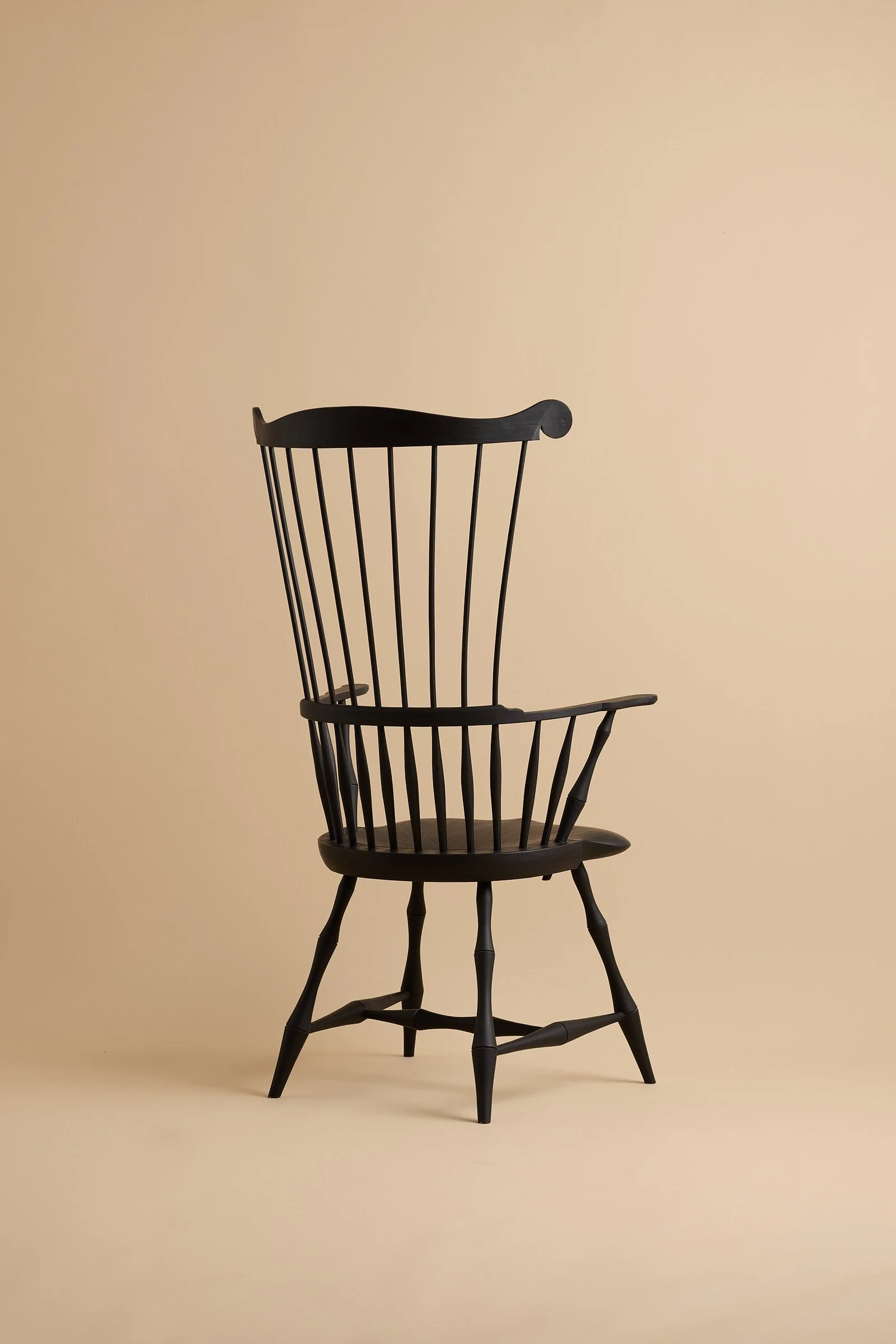 hand-made-comb-back-windsor-arm-chair-02.jpg
