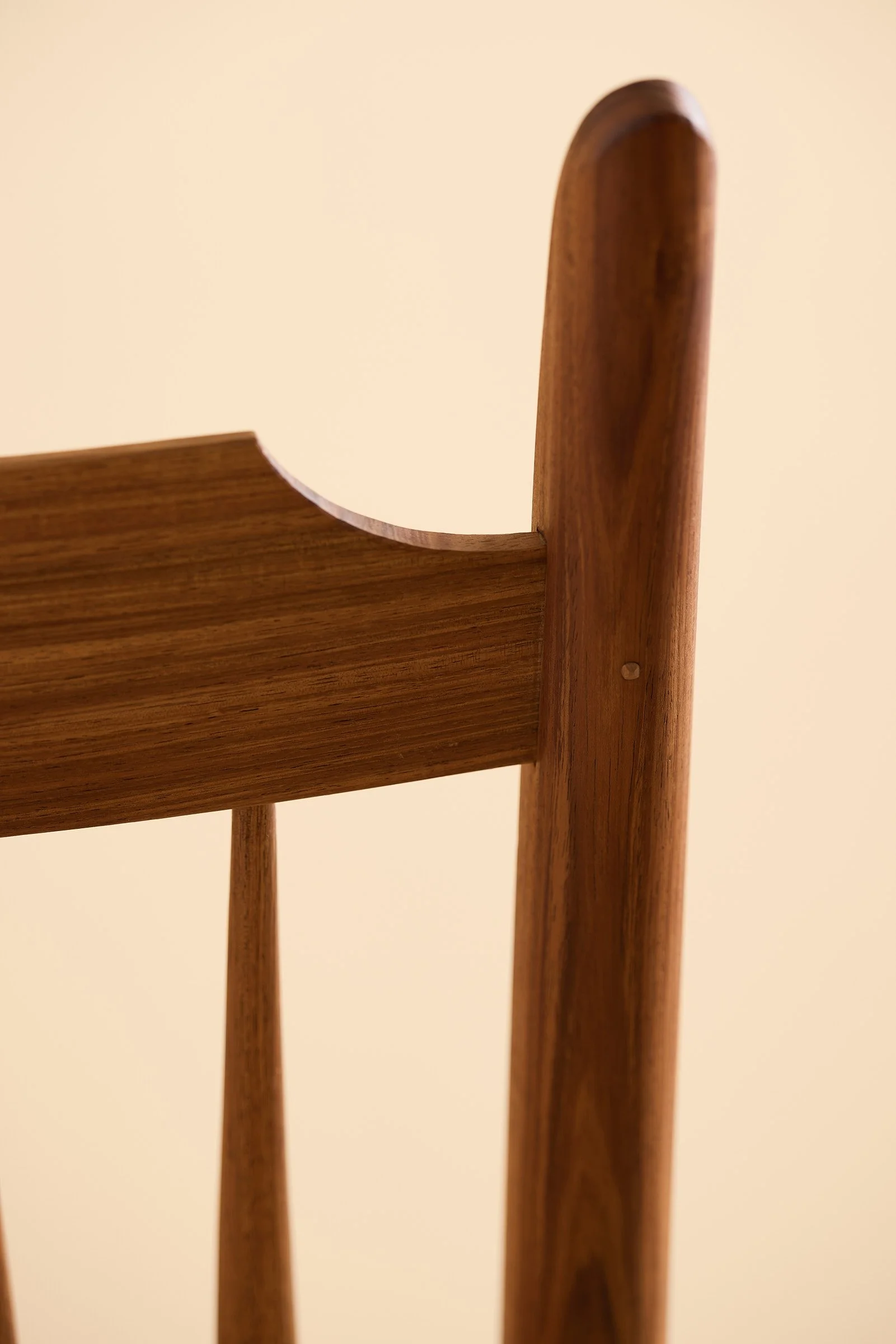 hand-made-large-galbert-windsor-rocking-chair-detail-05.jpg