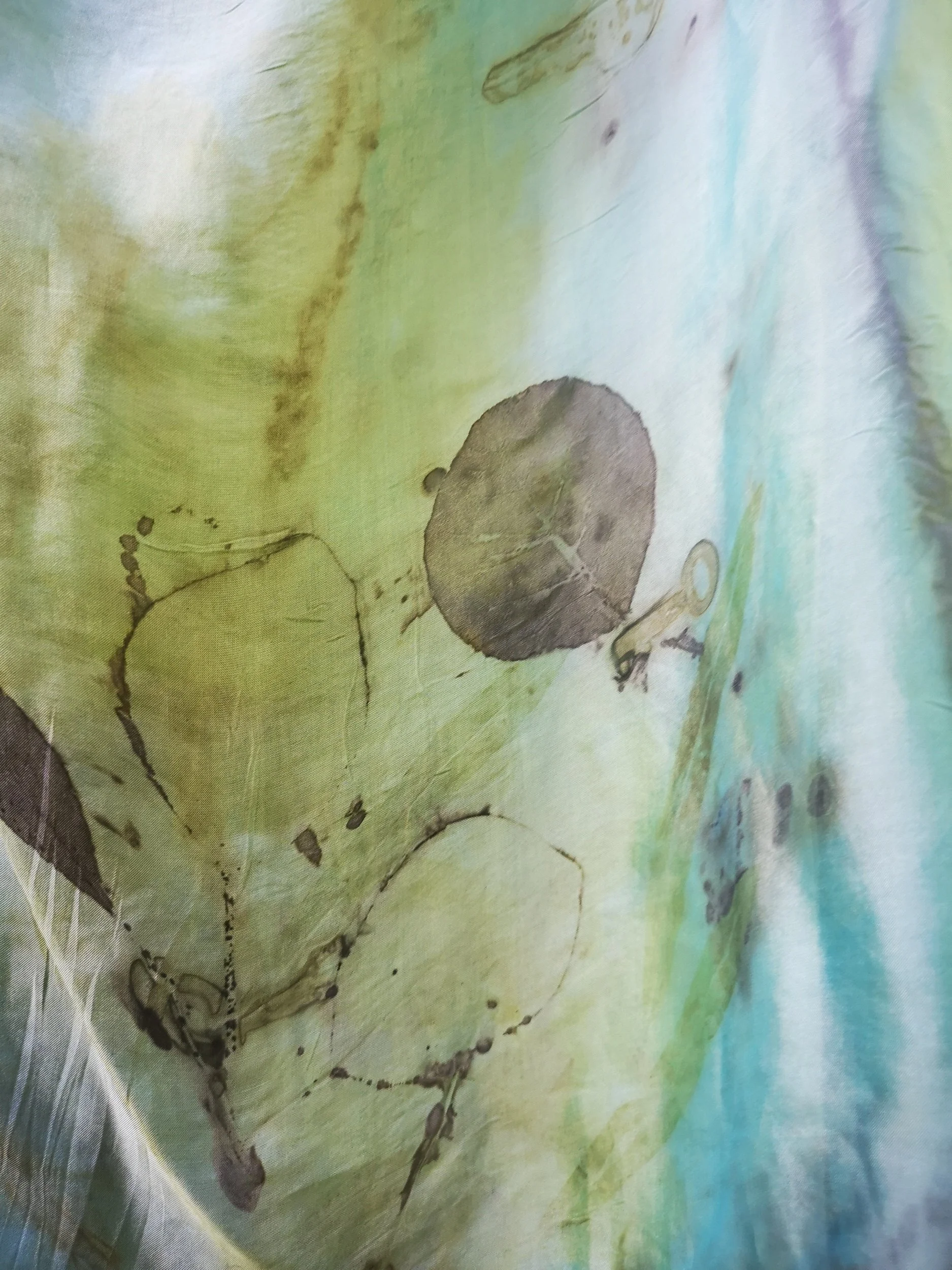 Detail "Pfauengeflüster" - Seelenkleidung Heike Schneider