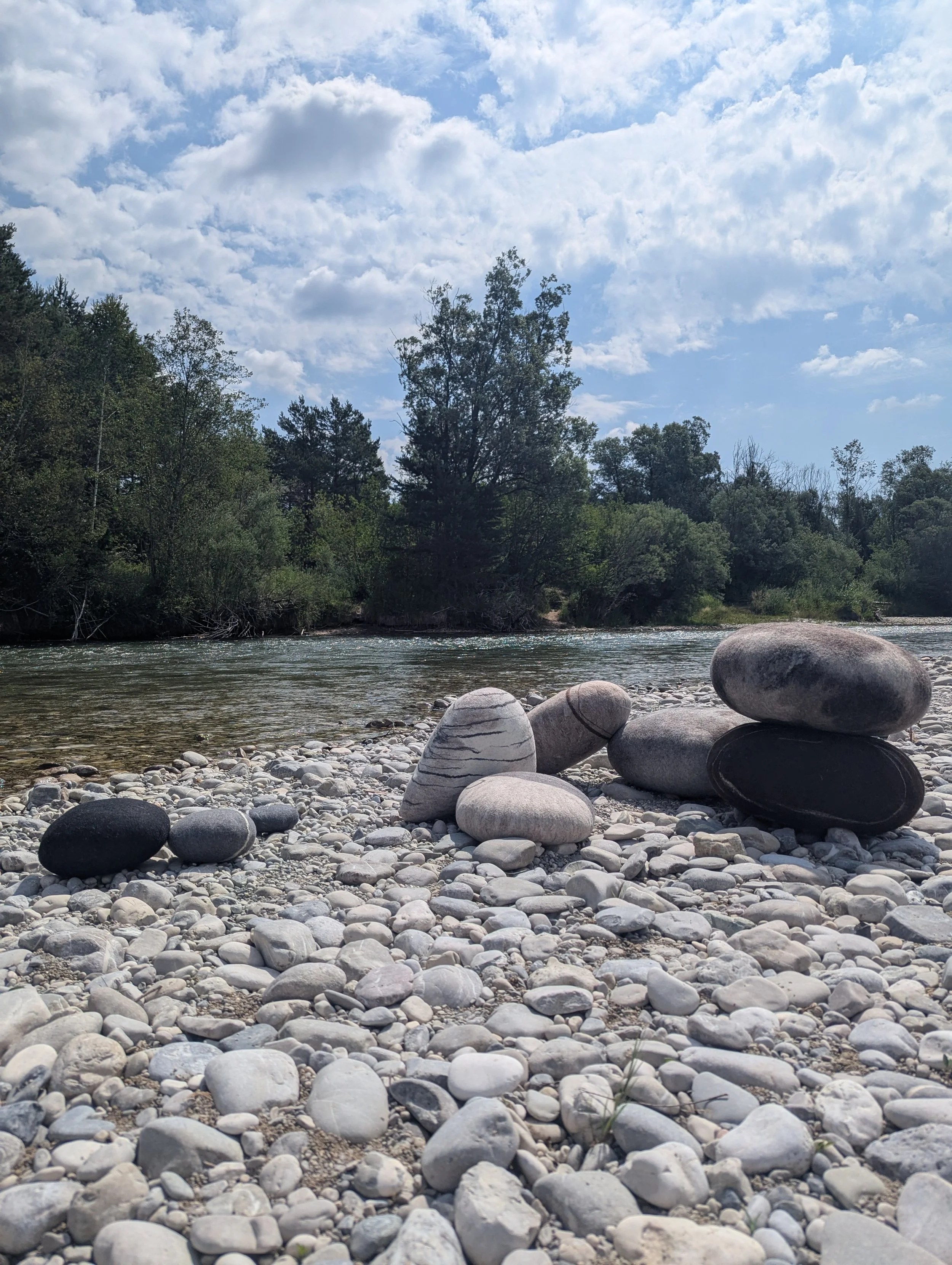 Die Leichtigkeit des S(t)eins - Isarkieselskulptur an der Isar