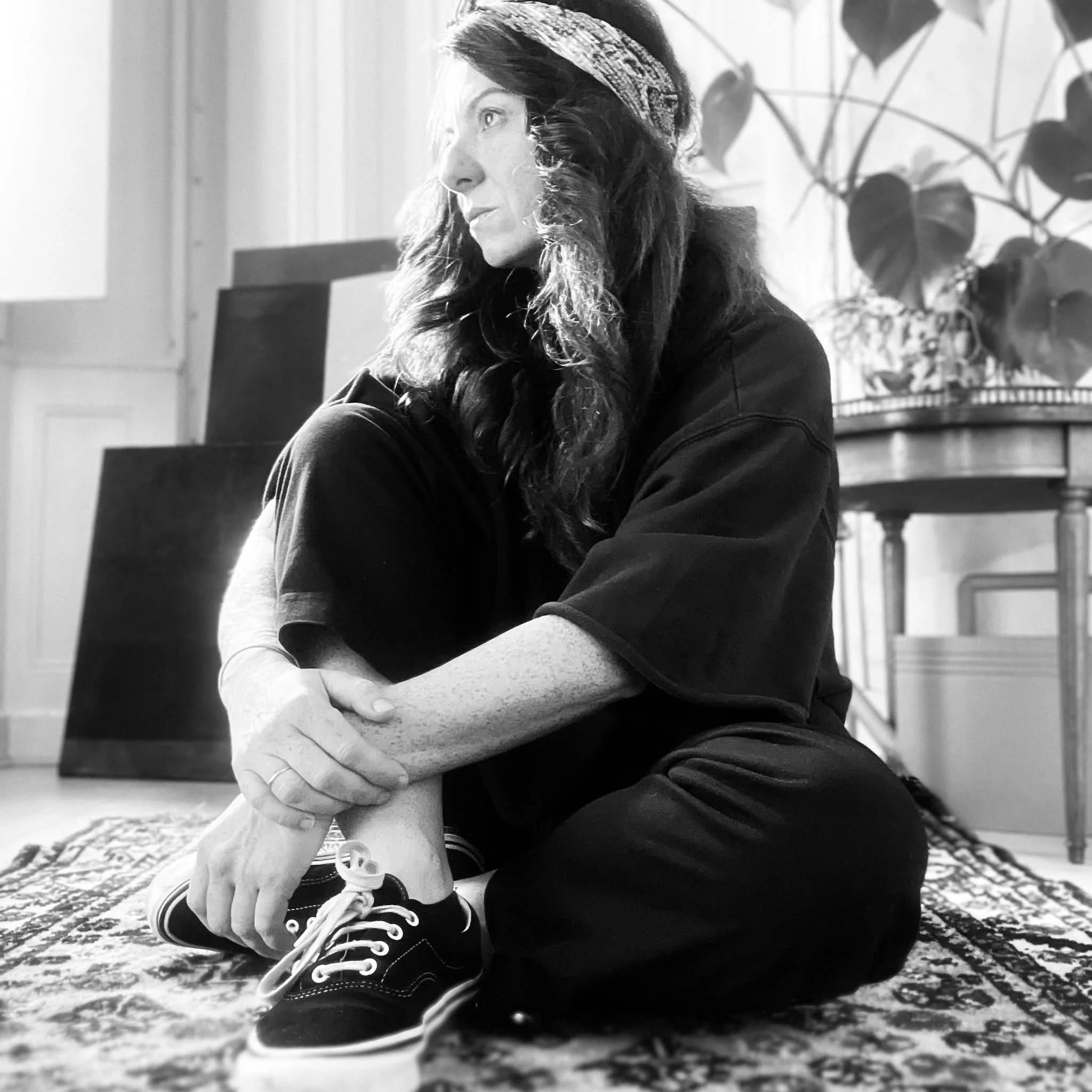 Isabelle Grech dans son atelier, artiste peintre contemporaine française