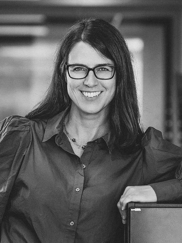 Svart-hvitt portrettbilde av Line skjolde.