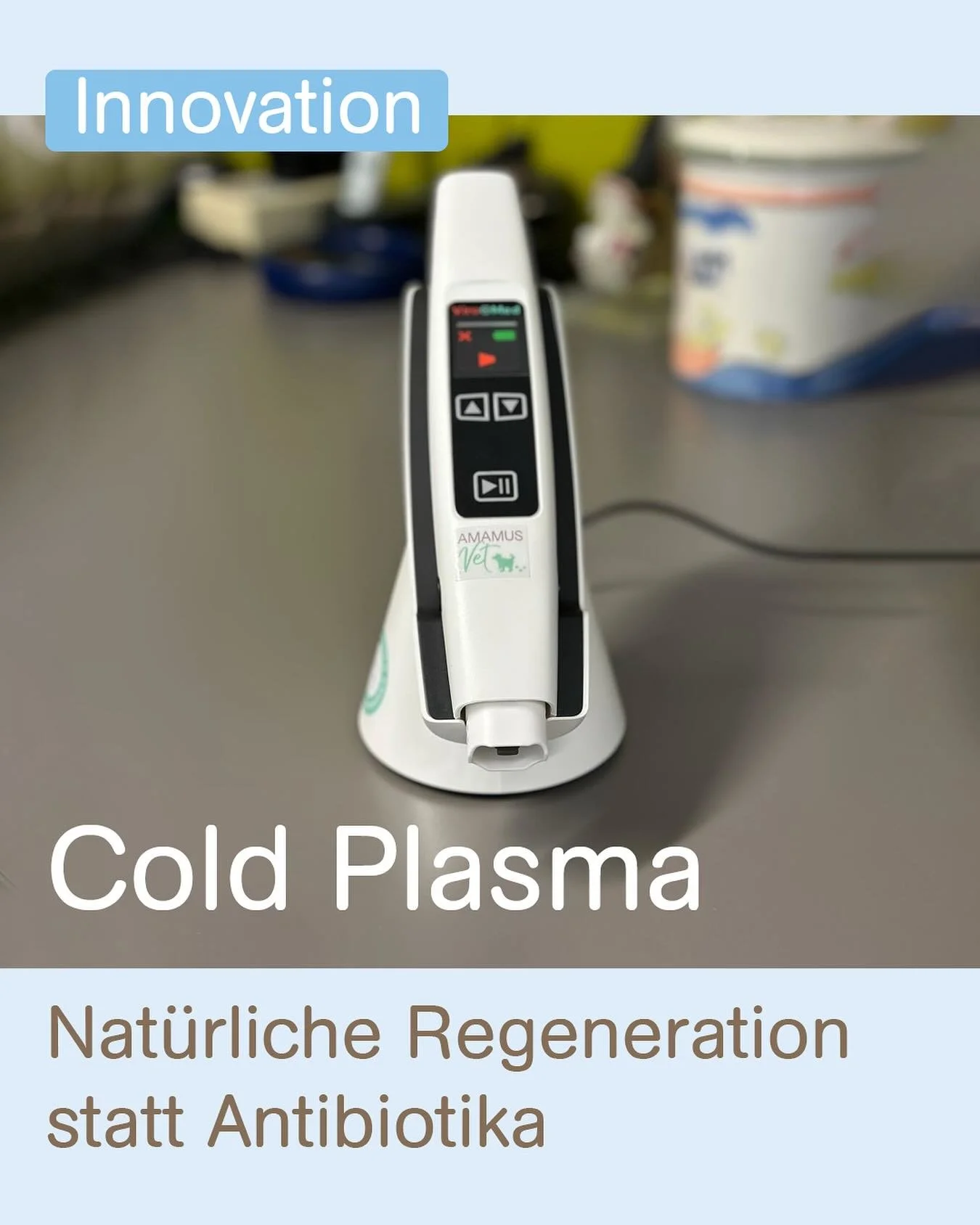 Wussten Sie, dass es neben fest, fl&uuml;ssig und gasf&ouml;rmig noch einen vierten Aggregatzustand gibt?

Er hei&szlig;t Plasma! ⚡

Wenn man ein Gas mit Energie aufl&auml;dt (z. B. durch Strom), trennen sich Elektronen von den Atomen &ndash; es e