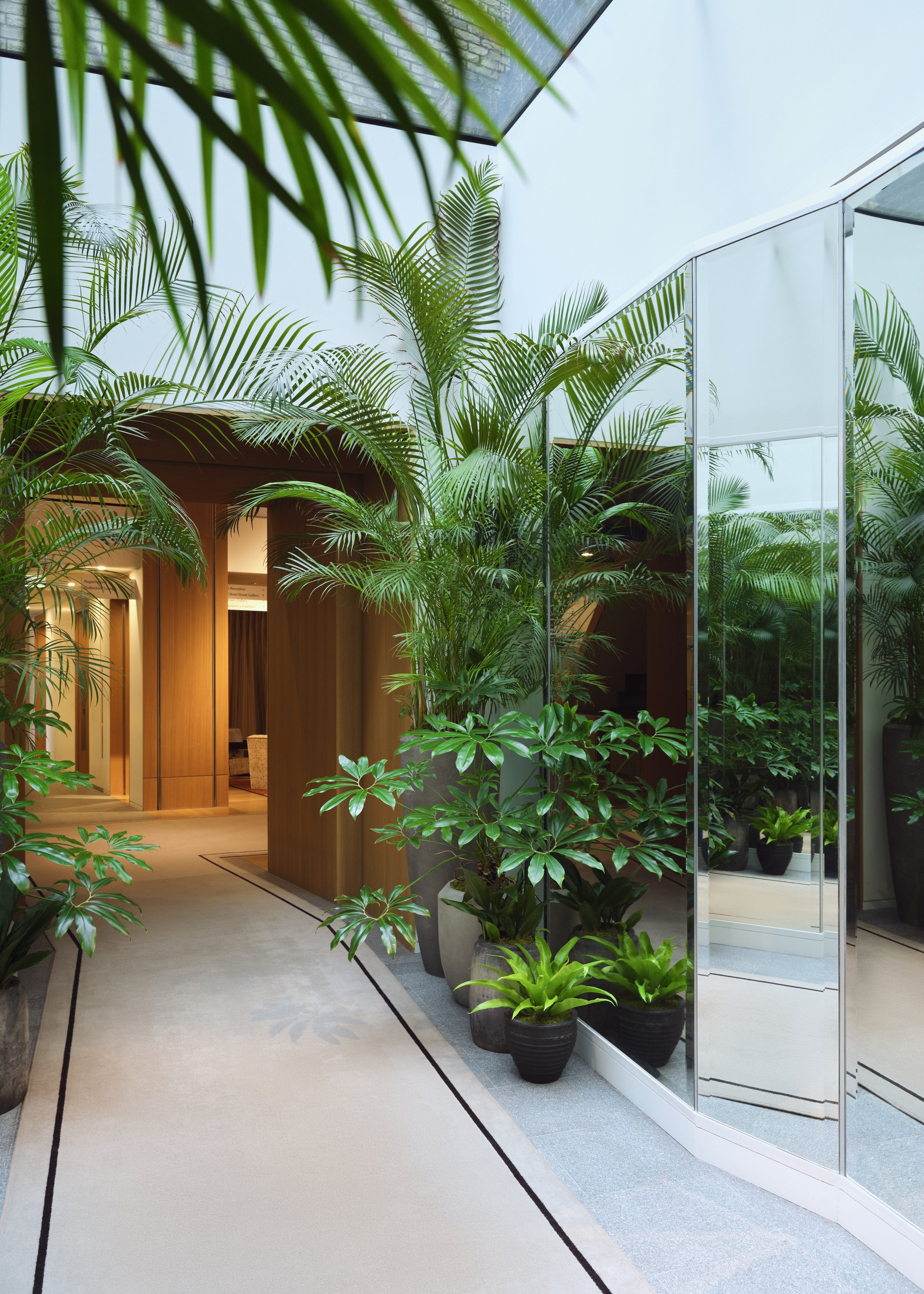 NADA_DESIGNS_BONHAMS_CORRIDOR_WIDE_0229.jpg