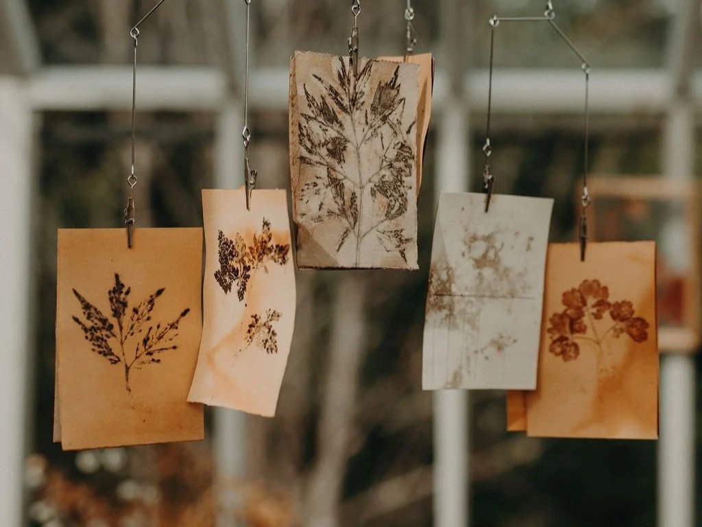 Skapa blomstertryck på papper på morsdag!