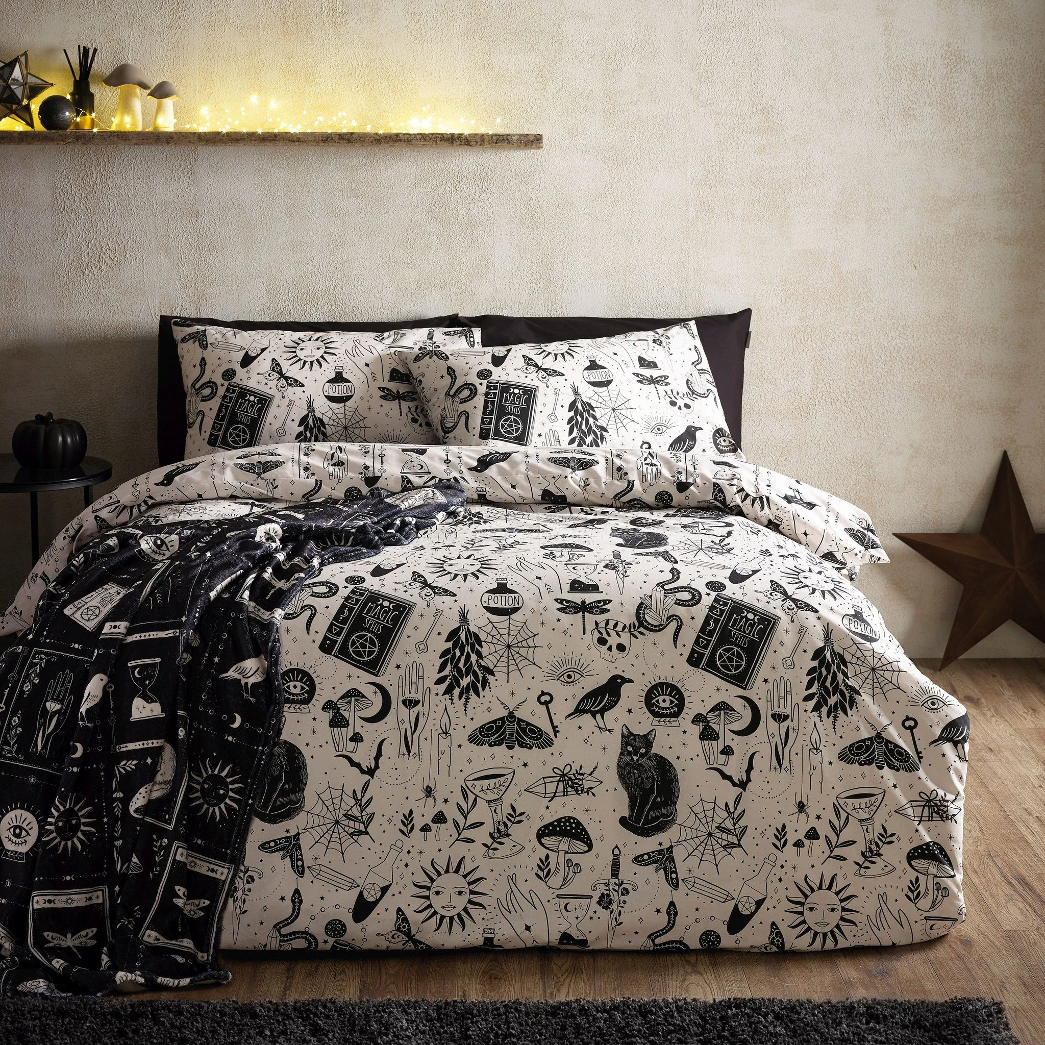 ✨ Add a touch of mystical charm to your bedroom with Enchanted Witchcraft 
Featuring black cats, ravens, potions, and shimmering crystals, this spellbinding design brings a magical vibe to your space. The fully reversible print showcases tarot cards