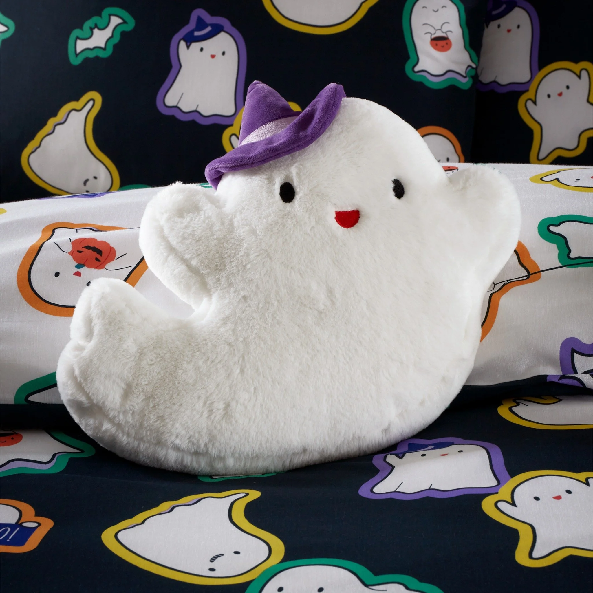 👻 Add a playful spooky touch to your home with this adorable ghost cushion, complete with a tiny witch’s hat. Perfect for creating a cute and cosy Halloween vibe! 🕷️✨
#HalloweenDecor #SpookySeason #CuteAndCreepy #GhostCushion #CosyHome #Autu