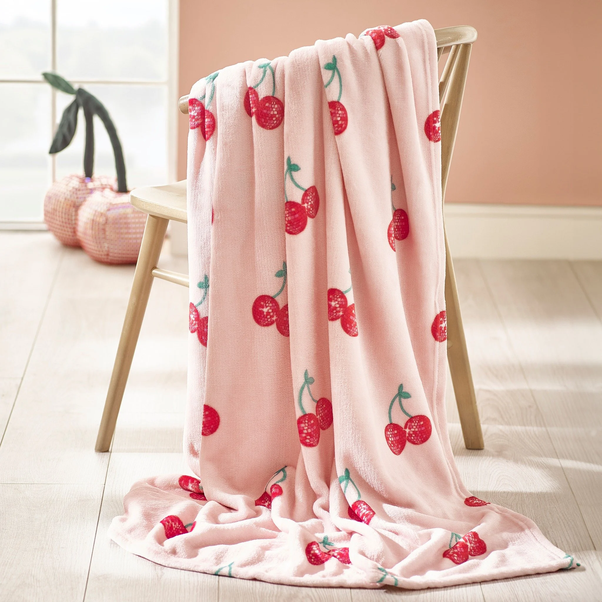 Fall head over heels for a little retro sparkle this Valentine&rsquo;s 💕✨
The Disco Cherries blanket brings playful charm to your space, with shimmering disco ball cherries adding a fun, flirty twist. Super soft and perfect for cosy nights in, it&rs
