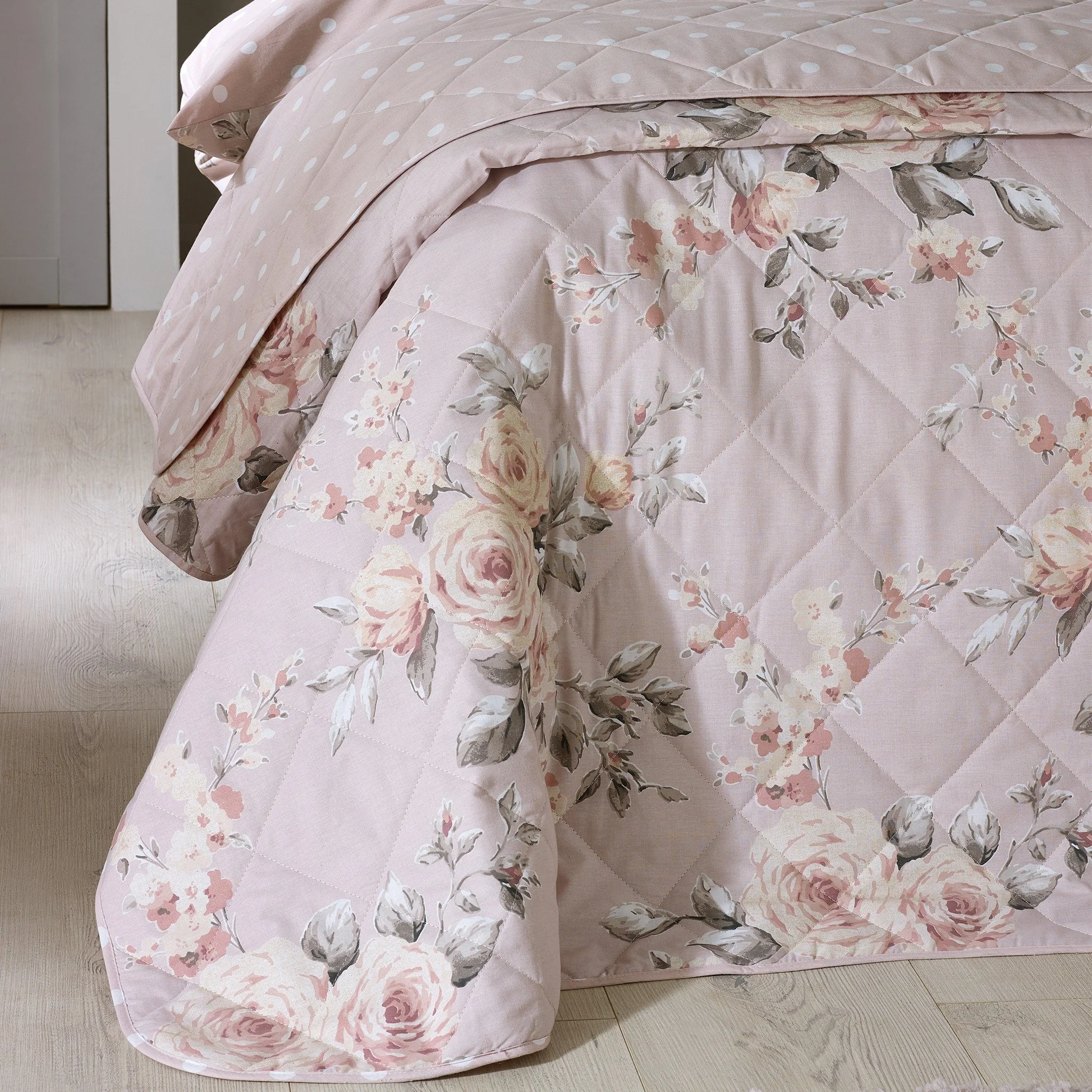 Pretty florals, playful polka dots and a hint of sparkle: The perfect bedding addition to brighten your bedroom with effortless charm!

#CatherineLansfield #CatherineLansfieldHome #BedroomInspo #FloralBedding #CosyHomeStyle #HomeComfort