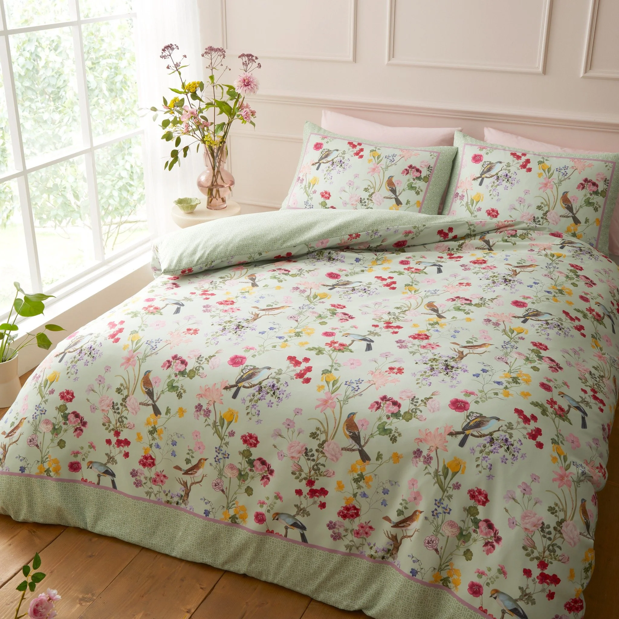 Bring the beauty of a blooming garden indoors with this elegant floral design, created in collaboration with the RHS and finished in beautifully soft fabric for a truly serene sleep space. 🌿🕊️

#CatherineLansfield #CatherineLansfieldHome #RHS #Flor