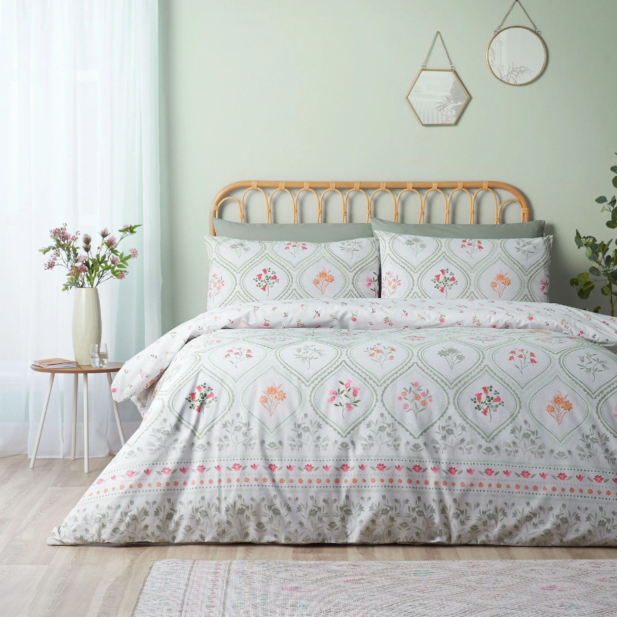 Embrace cottagecore charm with this delicate cameo floral design, featuring a reversible vintage-inspired pattern for an effortlessly soft and timeless bedroom look. 🌸

#CatherineLansfield #CatherineLansfieldHome #CottagecoreStyle #FloralBedding #Vi