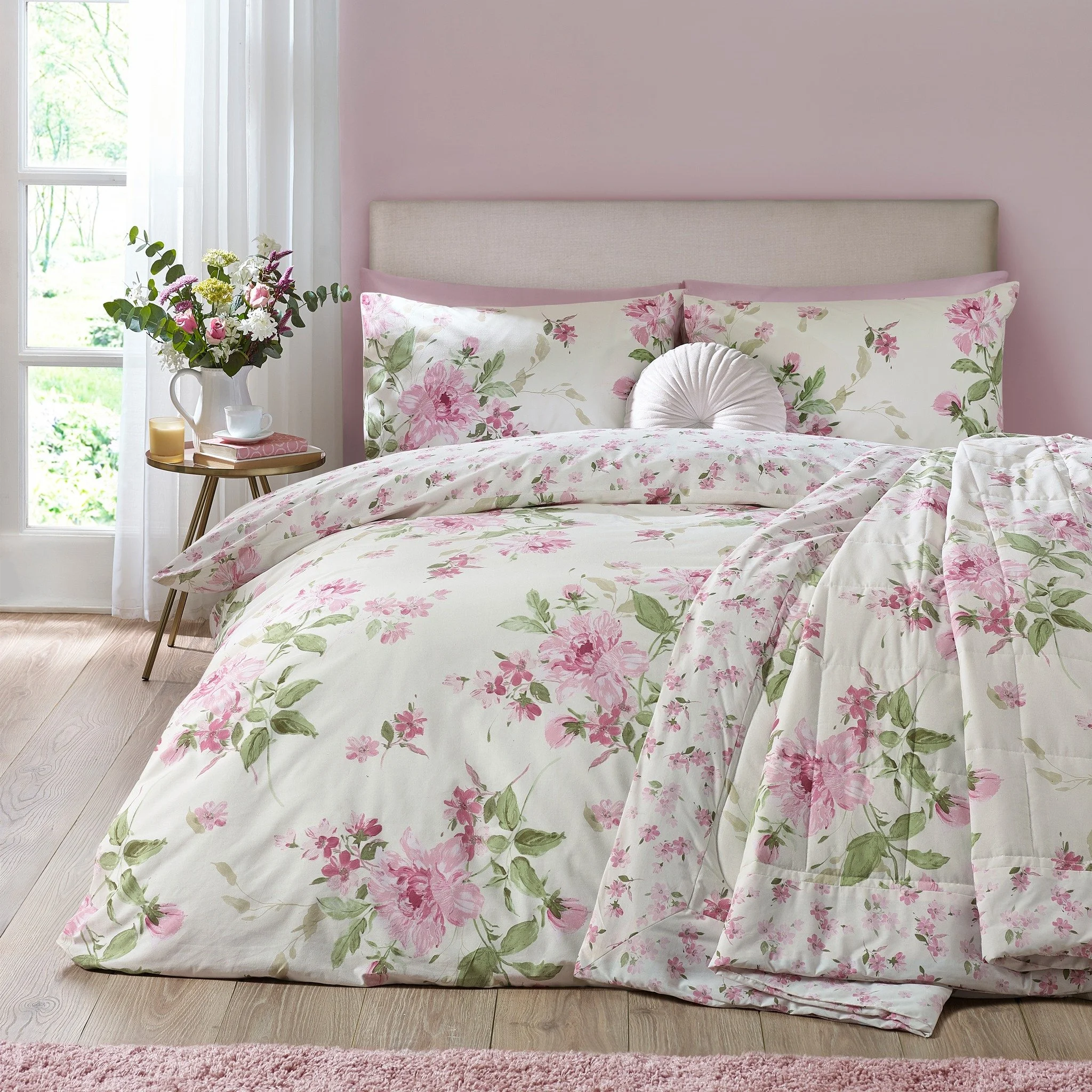 Full of vintage charm, this romantic floral bedlinen brings a soft, elegant feel, with a delicate ditsy reverse for an effortless style switch. 🌸

#CatherineLansfield #CatherineLansfieldHome #VintageStyle #FloralBedding #BedroomInspo #ReversibleDesi