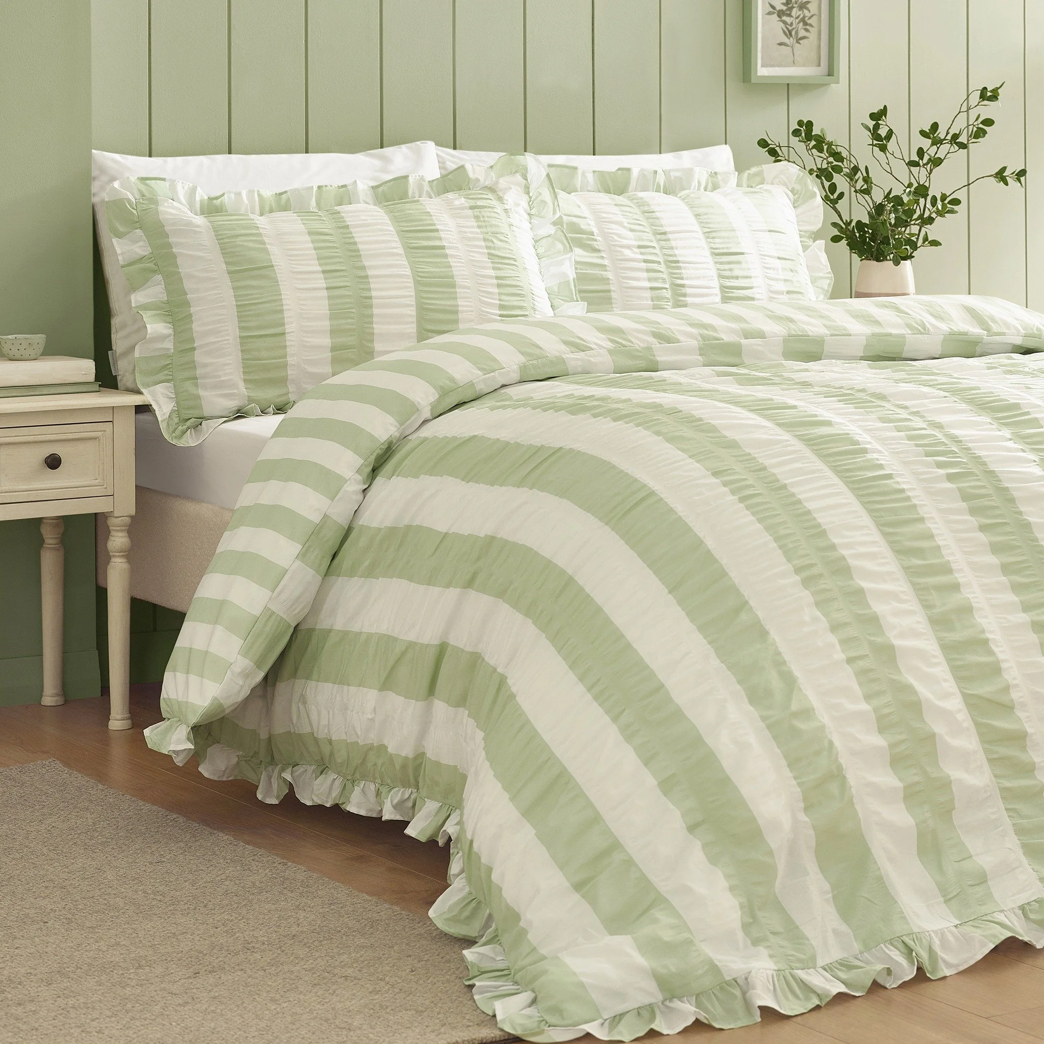 Fresh, charming and effortlessly stylish, this seersucker green bedlinen pairs classic stripes with delicate frill detailing for a light, airy and beautifully relaxed look.

#CatherineLansfield #CatherineLansfieldHome #SeersuckerStyle #BedroomRefresh