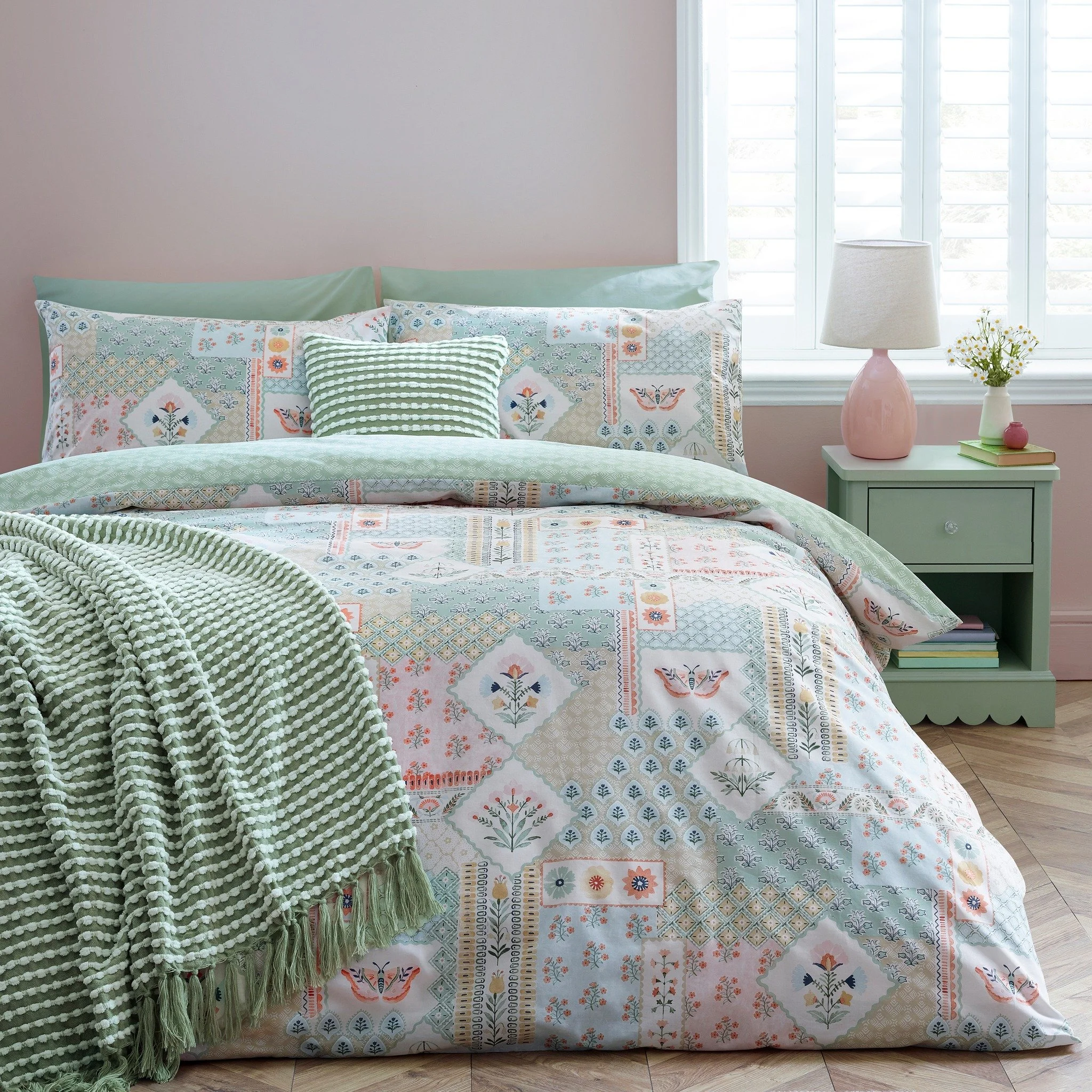 Bring eclectic charm to your bedroom with this folk-inspired patchwork design, featuring delicate florals, soft pastels and a calming reversible geometric print for two beautiful looks in one. 🌸

#CatherineLansfield #CatherineLansfieldHome #Patchwor