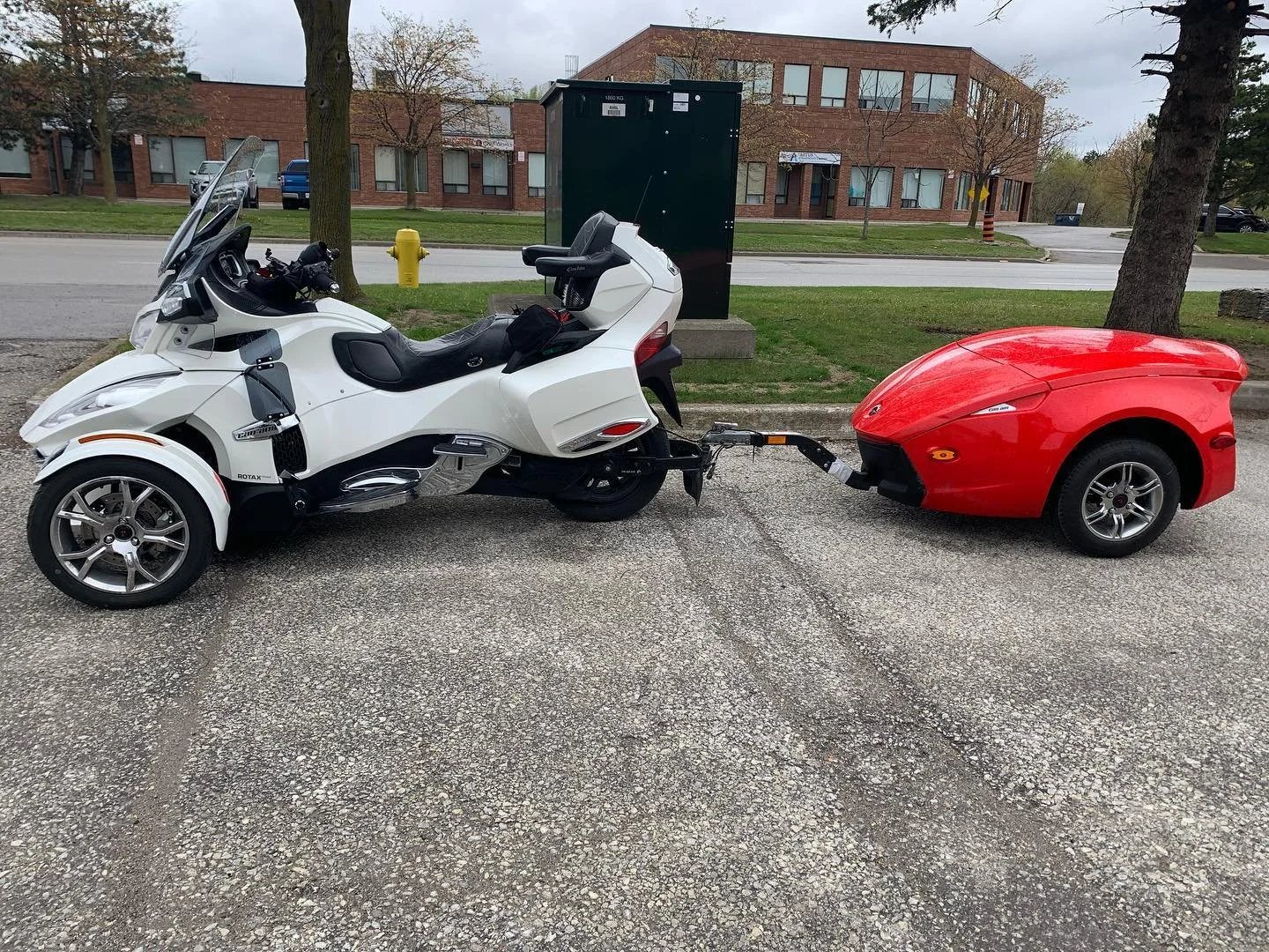 Customer asked &ldquo;Can you match my old trailer to my new bike, it&rsquo;s pearl white&rdquo; Of course we can. Custom Colour Matching. #northsevenautobody #ppgrefinish #ppgpaint #brpspyder #canam