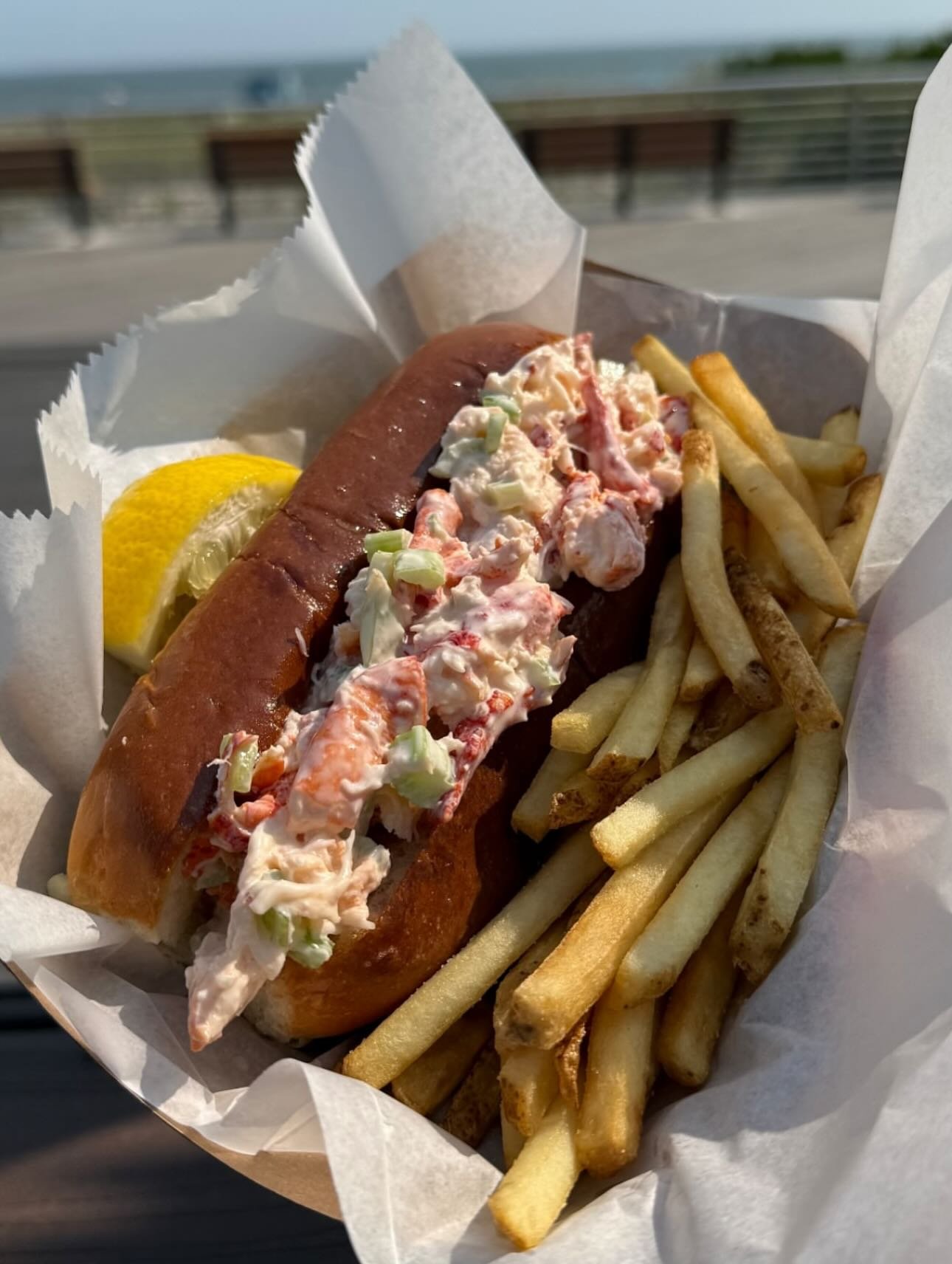 Hot days call for Maine Style lobster rolls ☀️🦞 Photo Cred 📸 to @michelle.madonna for the awesome shots!! 🙏🏼