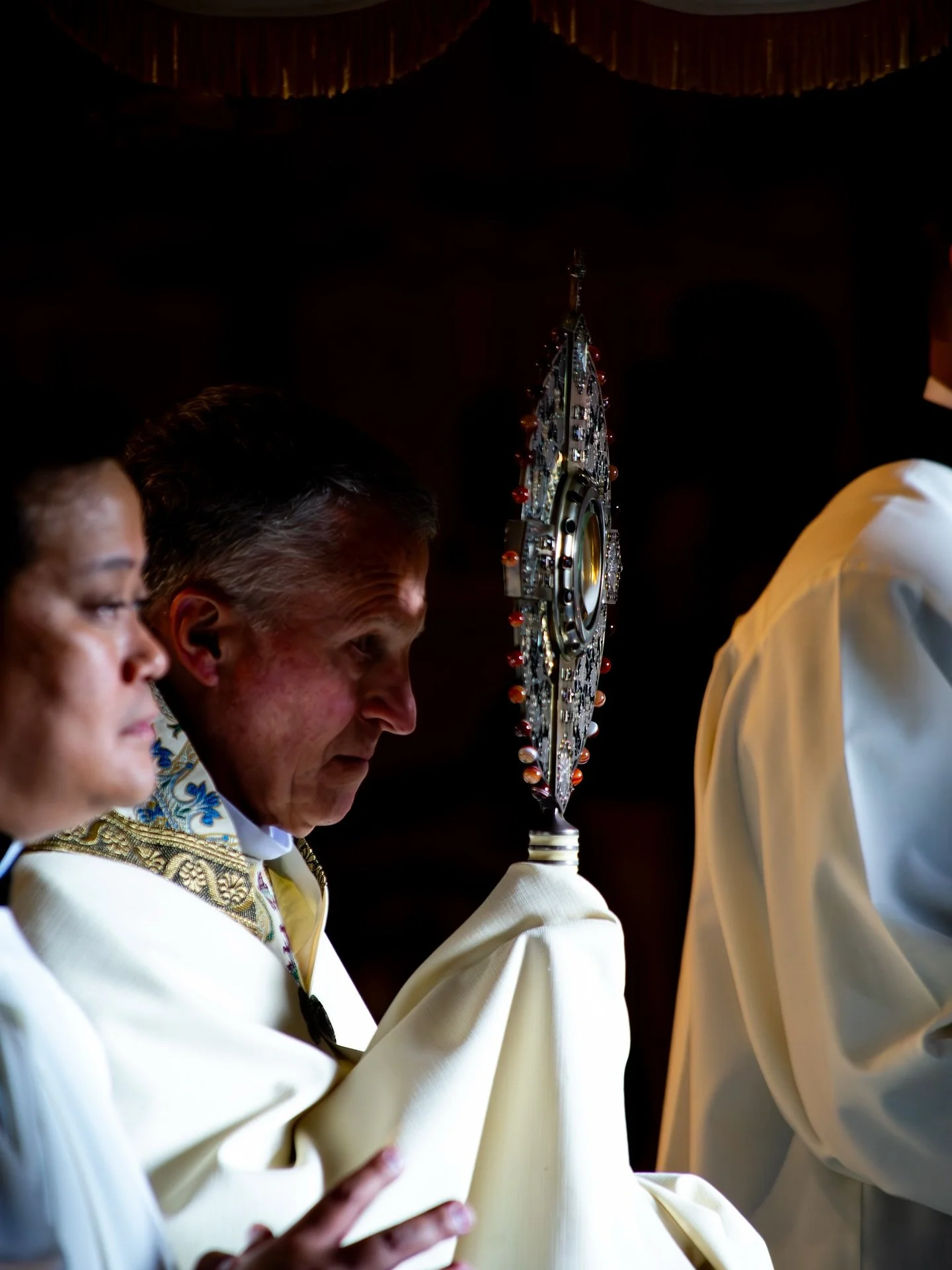 Christ before me 

Christ beside me 

Christ to win me

Christ to comfort me and restore me

📸 Corpus Christi 2025 in D.C

#catholic #eucharist #jesus #corpuschristi #bodyofchrist #catholicphotography #corpuschristiphotography