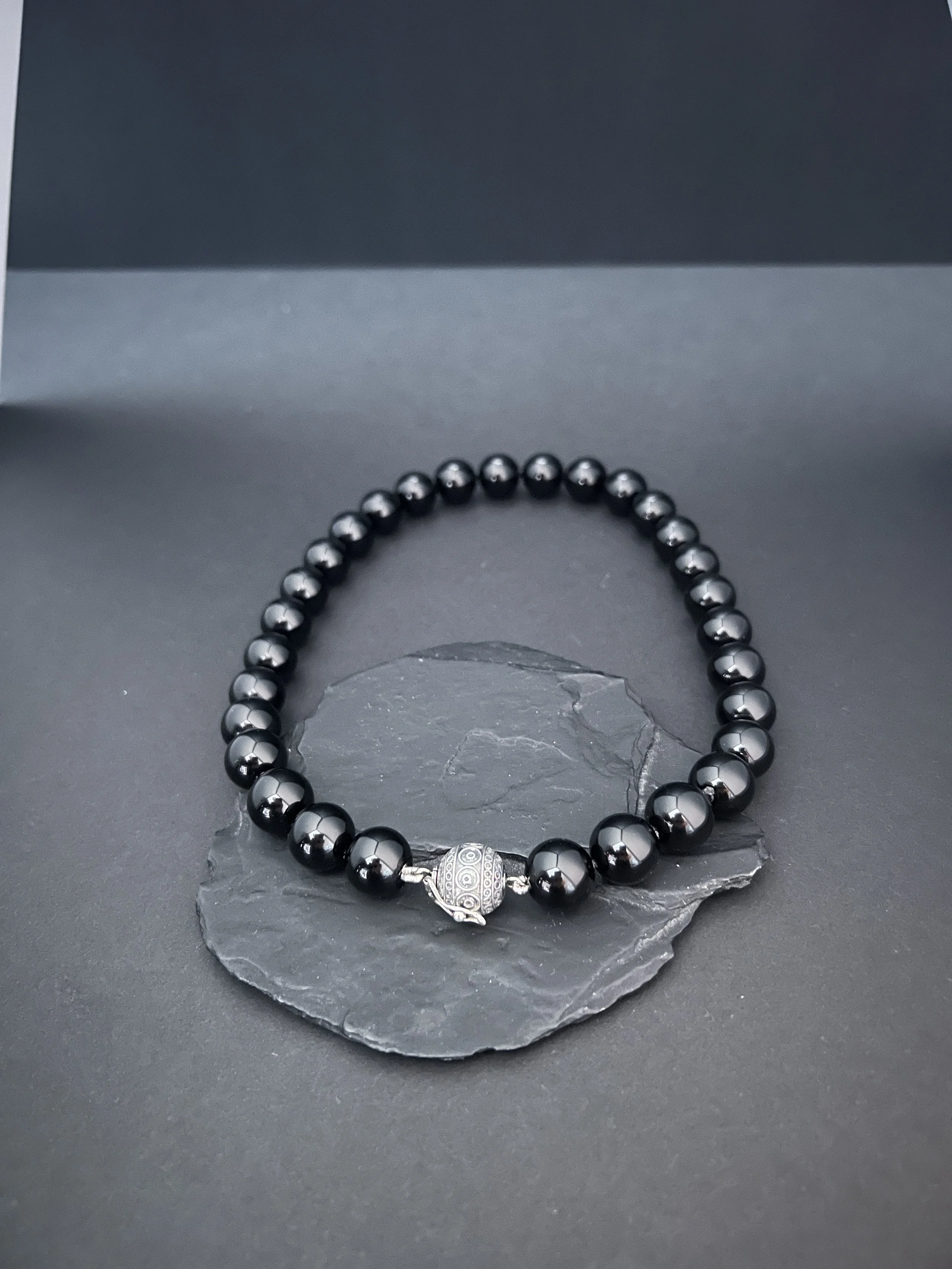 Pop of Onyx, Twist of Silver