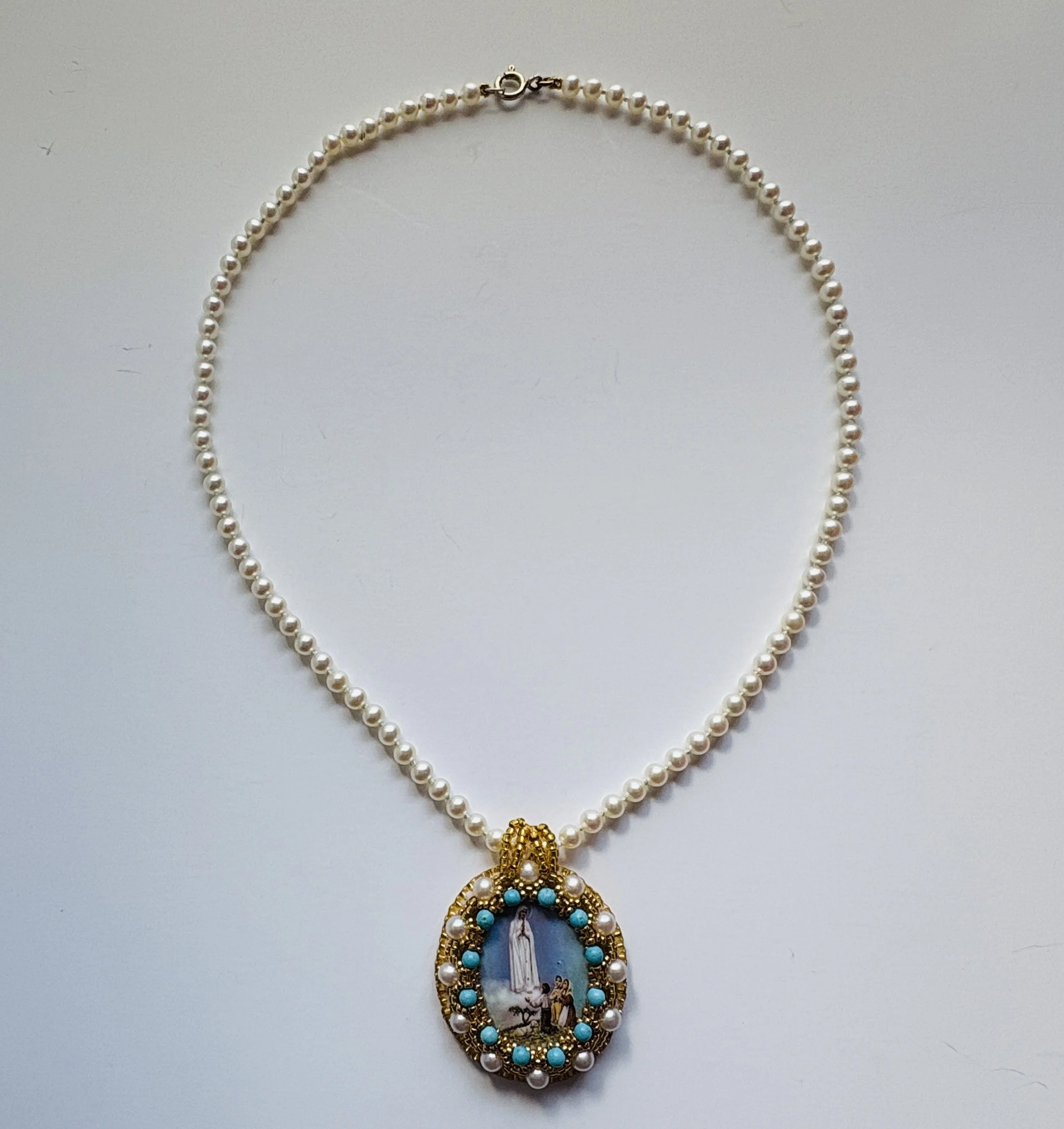 Our Lady of Fatima, Crowned in Pearls