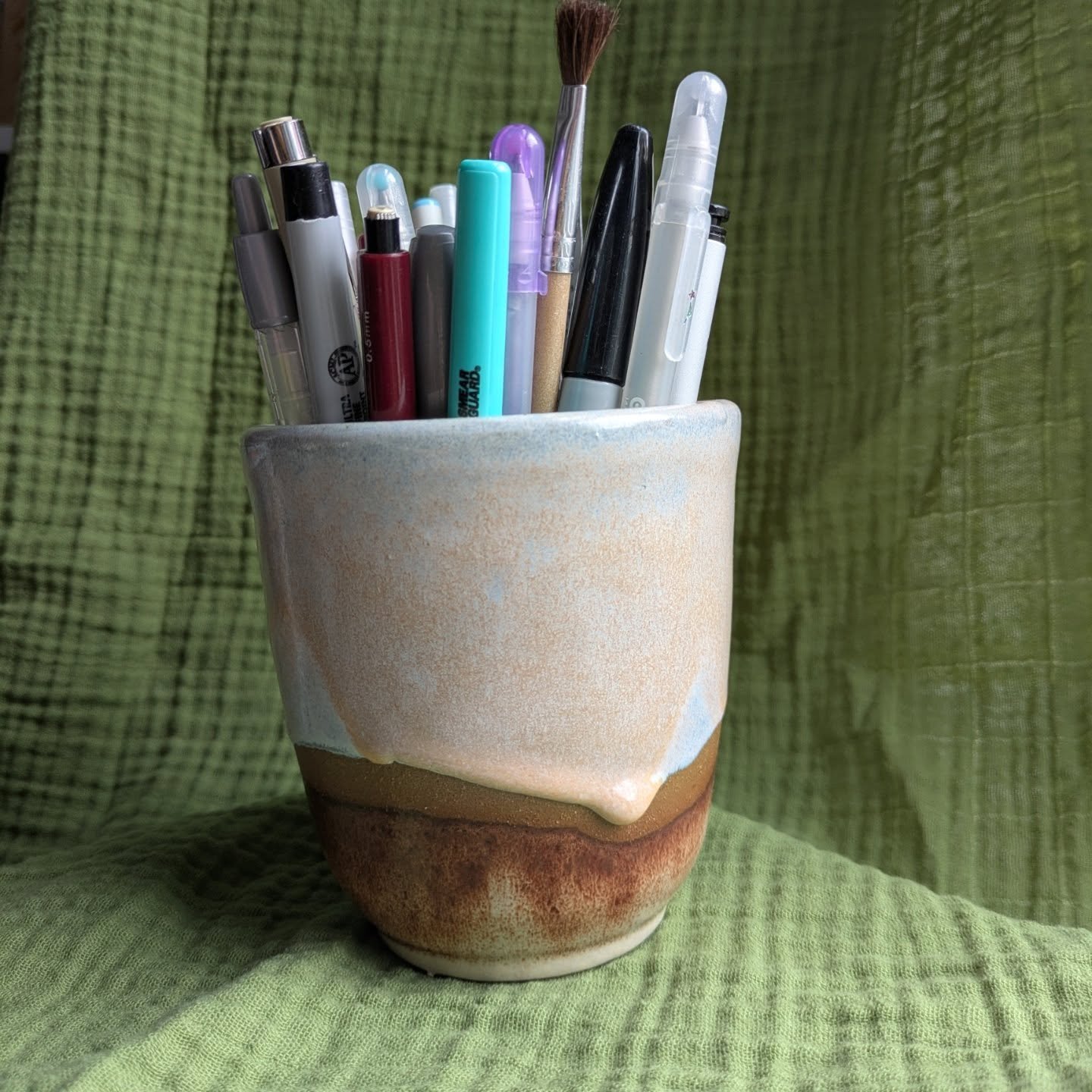 Rosey dawn and shino to make this dune-like pencil holder