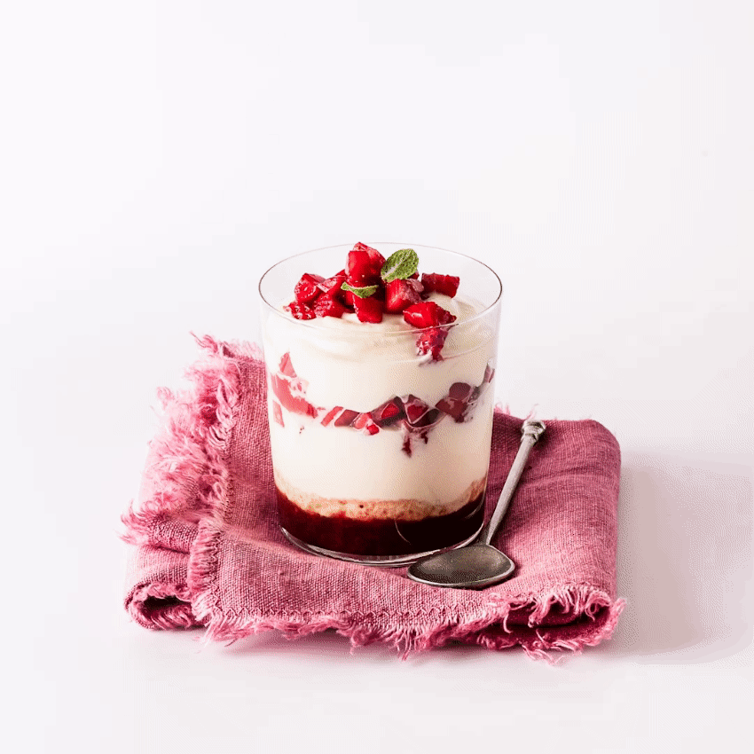 SHORT_Barattolino fragole e mascarpone quadrato.gif