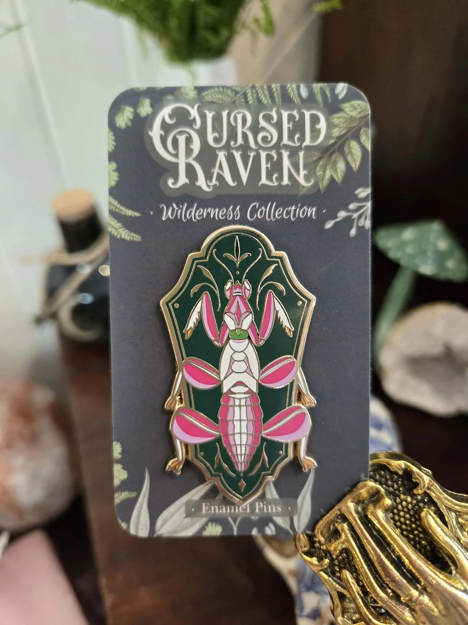 Flower Mantis Pin