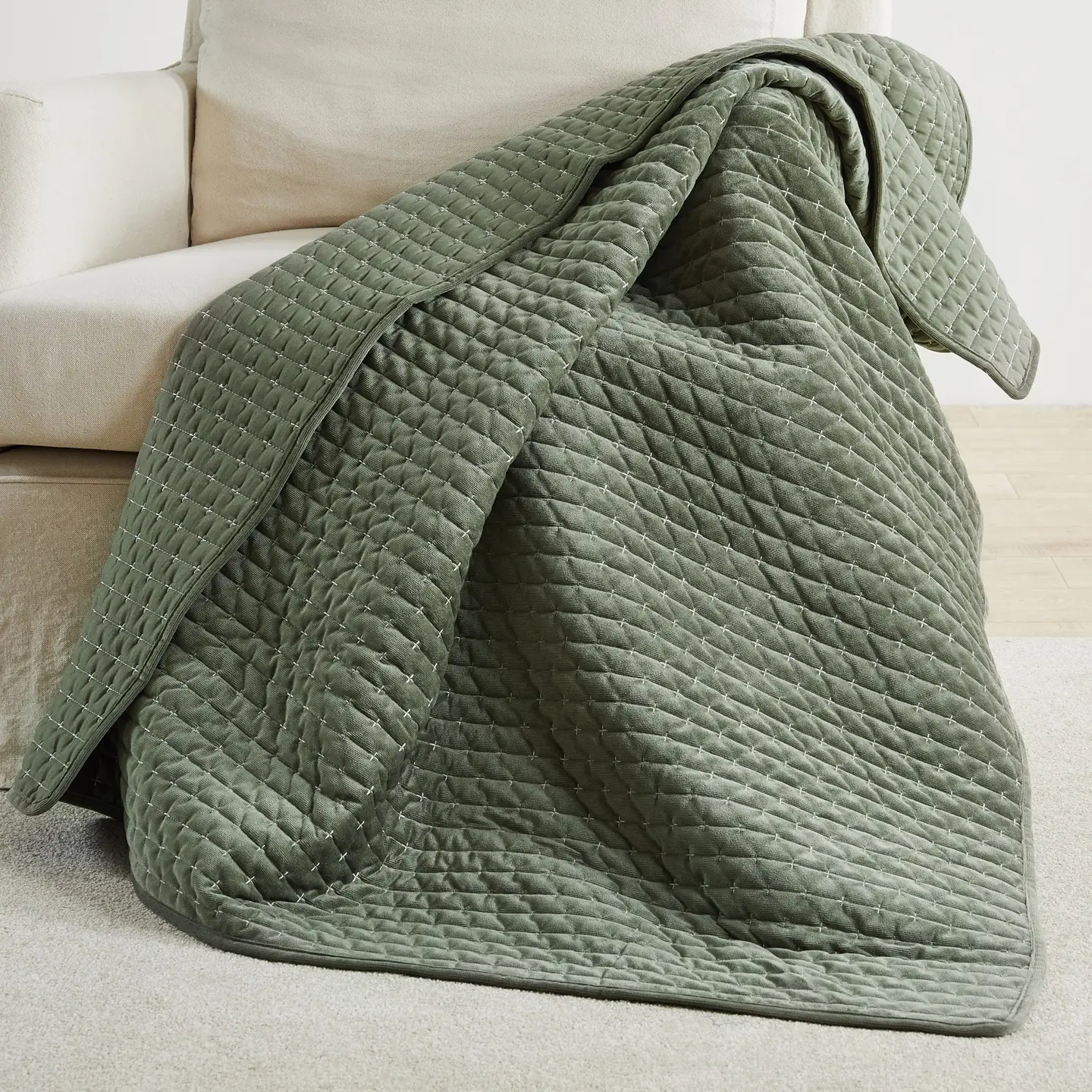 Velvet Stitch Quilted Throw - Green