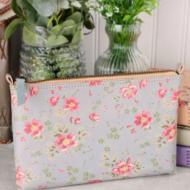 Magnolia Leather Pouch - Sky Blue