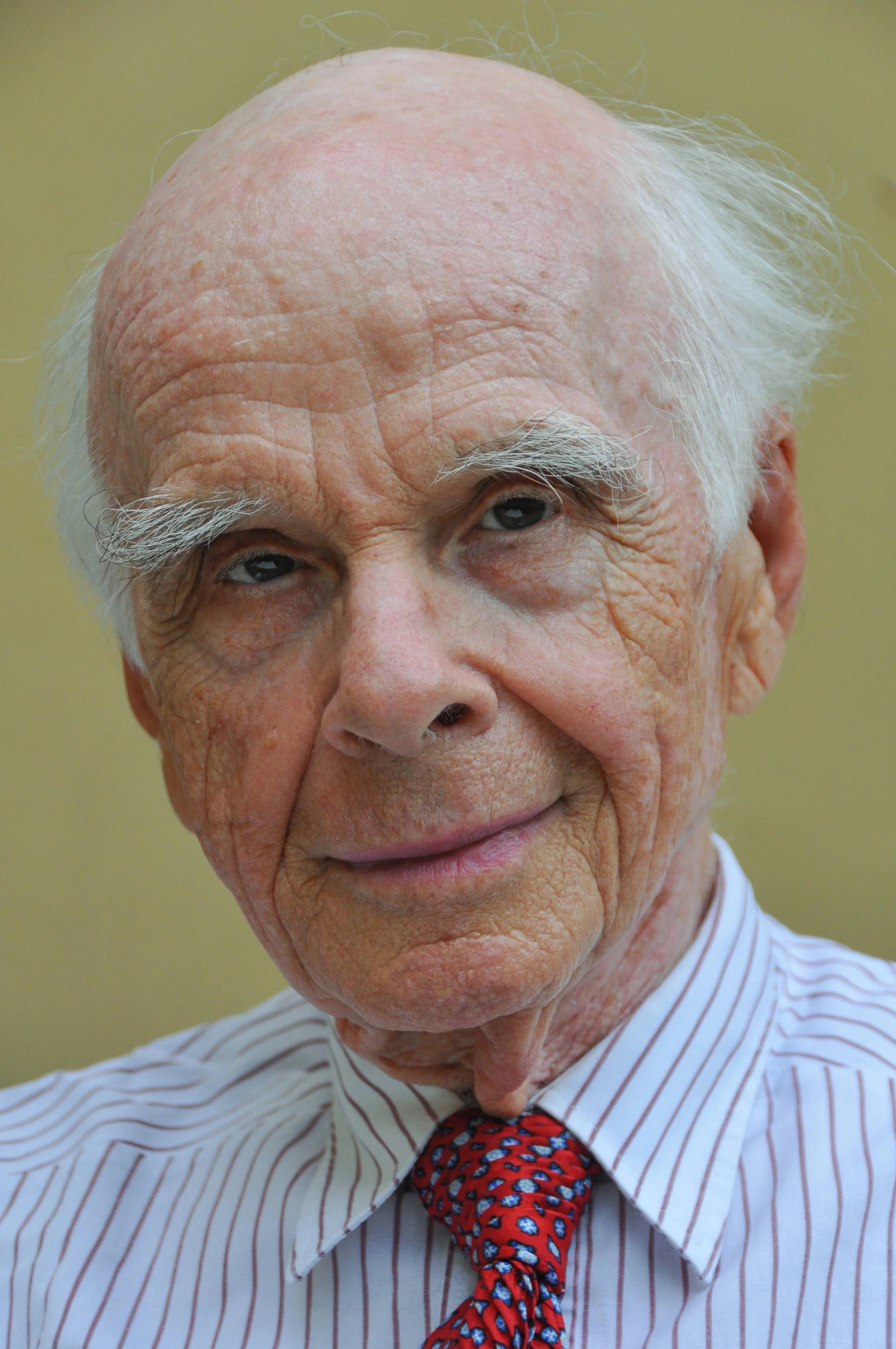 Ervin Lazlo.jpg