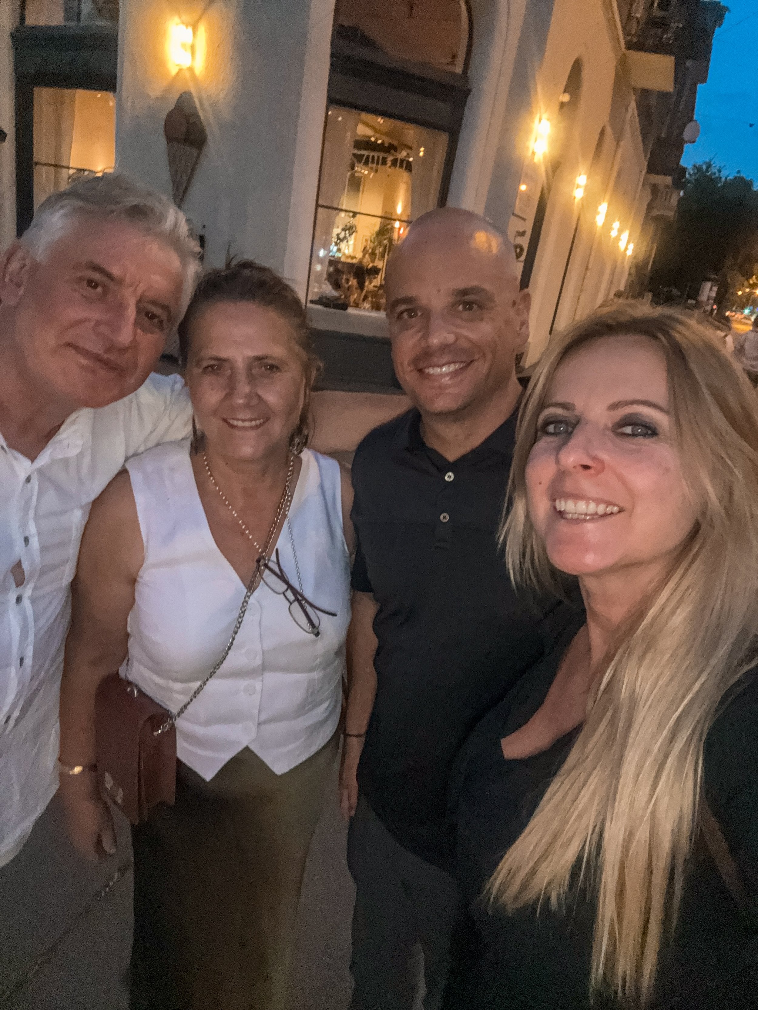 Private Guide vs Group Tour in Budapest: Why Going Private Changes Everything