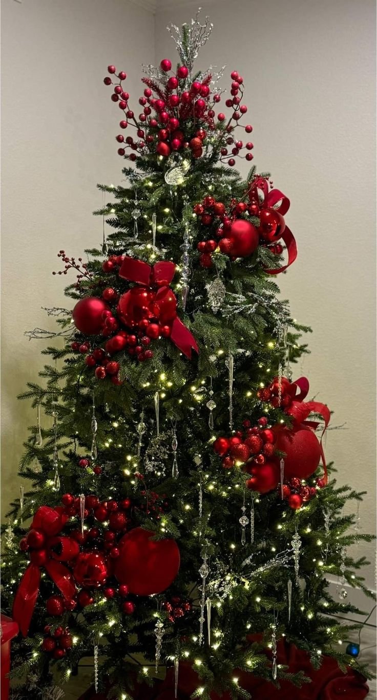 Rothman_Christmas_Tree_Trends_Velvet_3.jpg