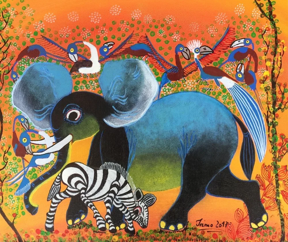 Farbenfrohes, bizarres Tier mit dem Körper eines Elefanten, Kopf eines Zebra, großen Hörnern, umgeben von bunten Vögeln, im Kunststil der Fantasiewelt.