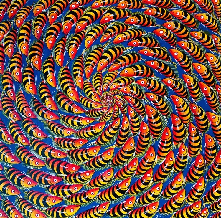 Bunte surreale Illustration eines spiralförmigen Fischmusters mit rot, schwarz, gelb und blauen Streifen und großen Augen, die sich in einer Spirale anordnen.
