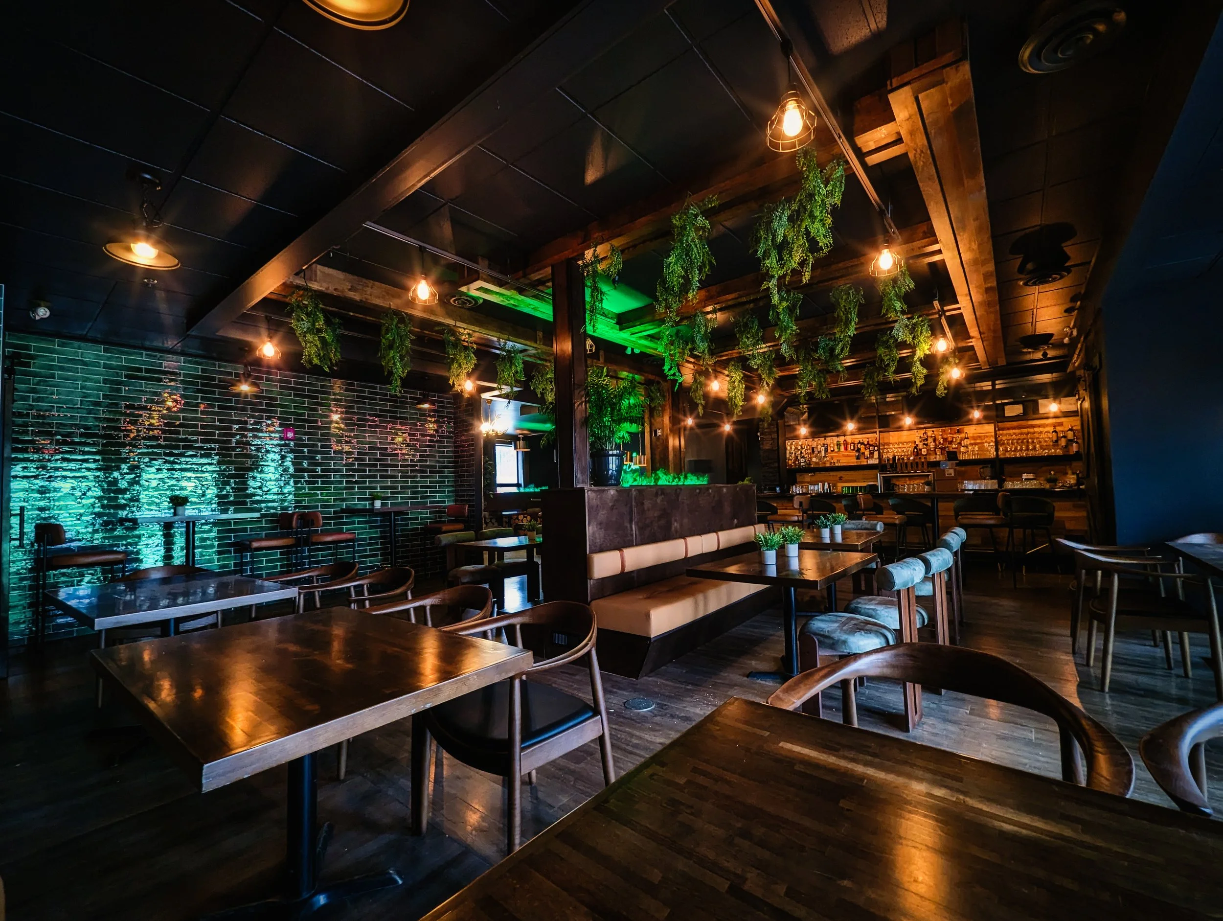 Tàgä Shrō Station - Retail Space