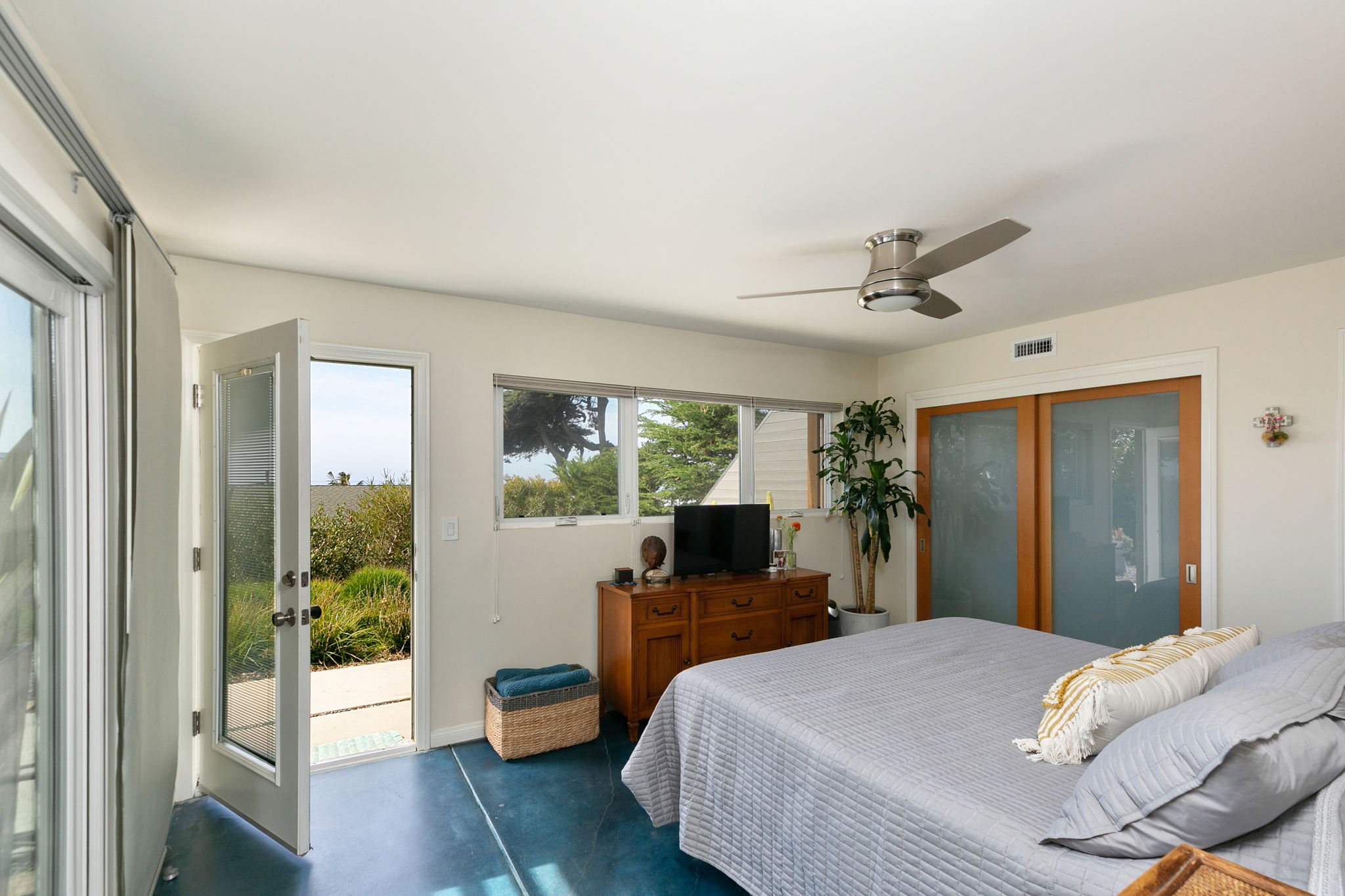 21-web-or-mls-UpmarketMedia_4285Faria_Interior-1.jpg