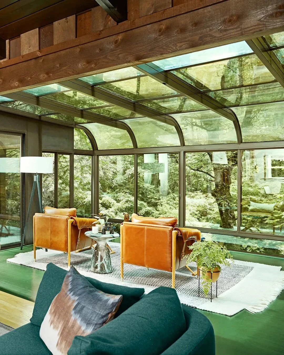 BRING IT BACK or LET IT DIE.⁠
⁠
#sunroom #solarium #solariumkitchen #80ssunroom #Solarium #Sunroomkitchen #vintagedesign #1980sdesign
