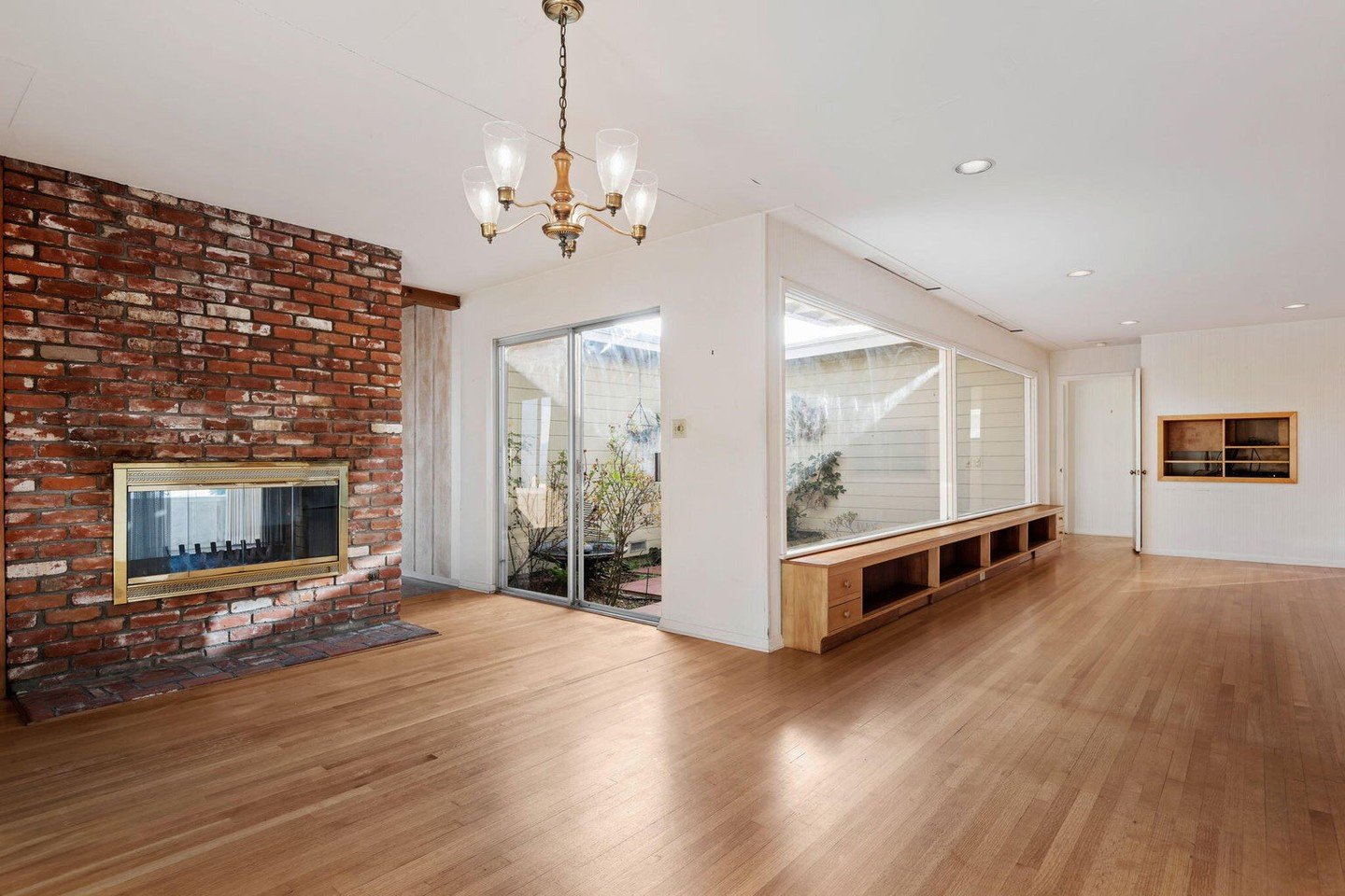 JUST SOLD⁠
⁠
The trifecta of views and style, in an area full of history, you get a very desirable neighborhood: McElrea Heights. John McElrea was an early pioneer and developer who subdivided this land to build some of the first homes in the Midtown