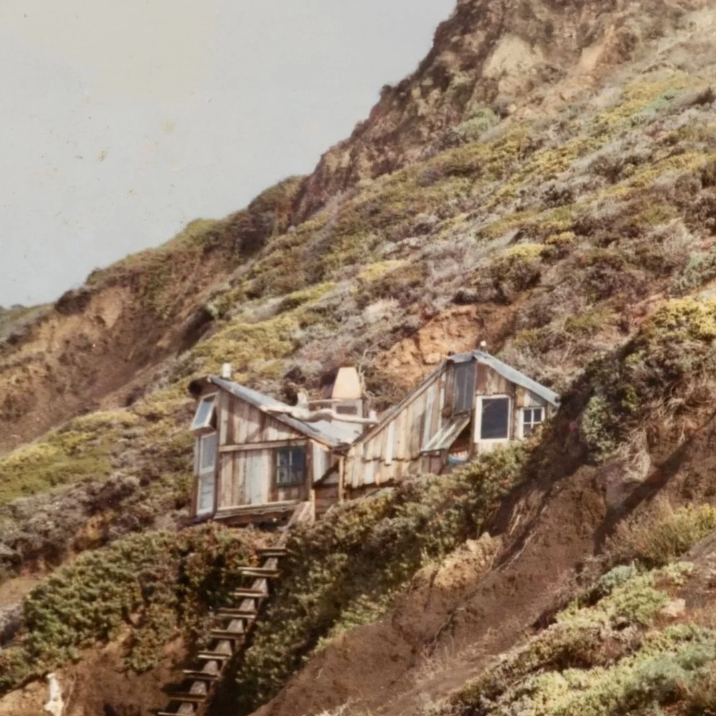 It&rsquo;s 1968. 

Just North of Bolinas, California, only accessible by foot, lives a story of a community of tiny homes built with found materials; each shelter had a personality and life of its own. 

This community was built by like-minded indivi