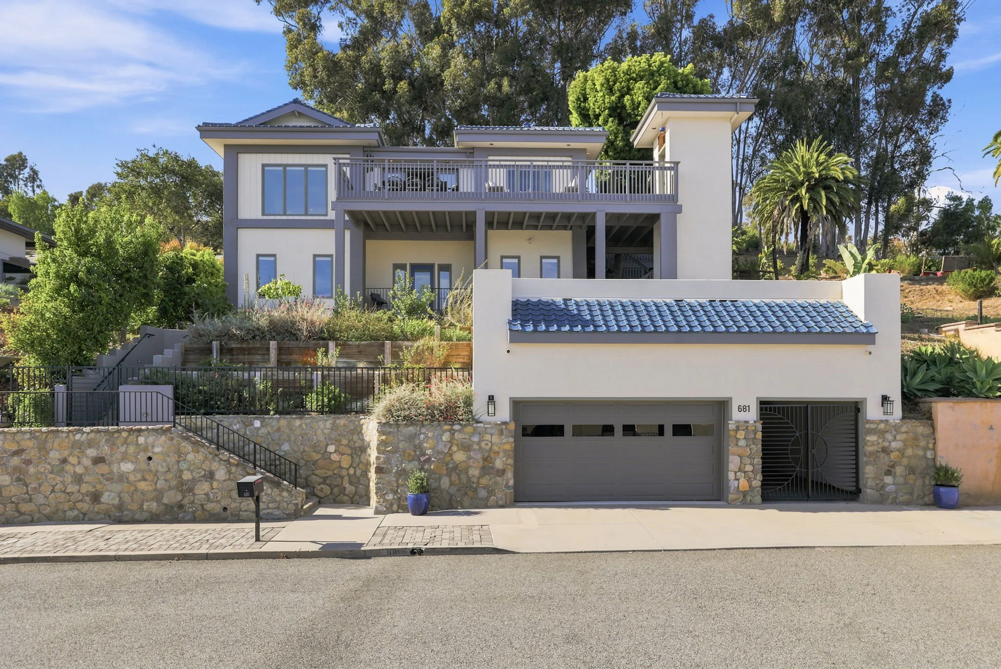 10-web-or-mls-UpmarketMedia-681Buena-001.jpg