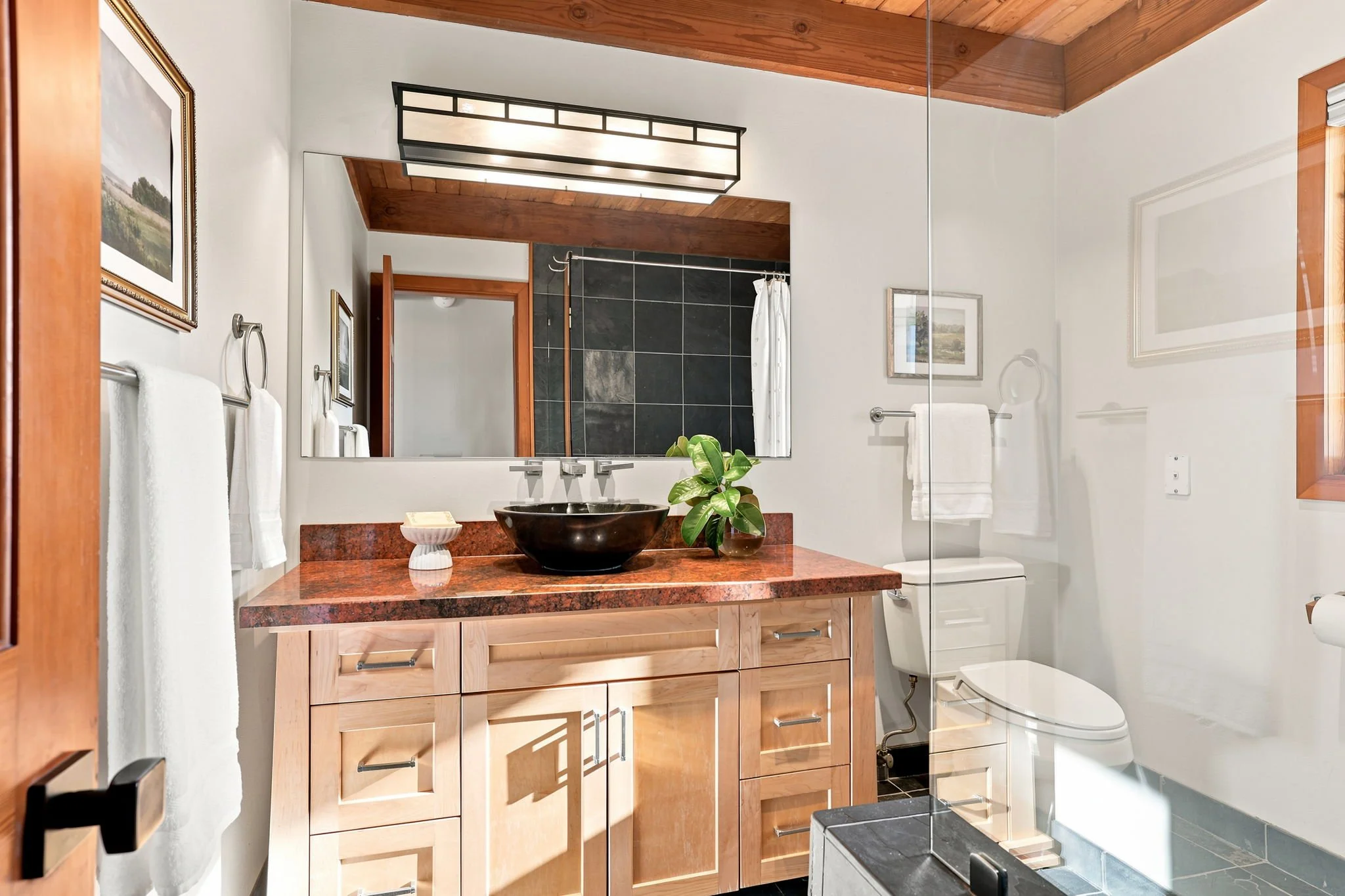 76-web-or-mls-UpmarketMedia-681Buena-177.jpg