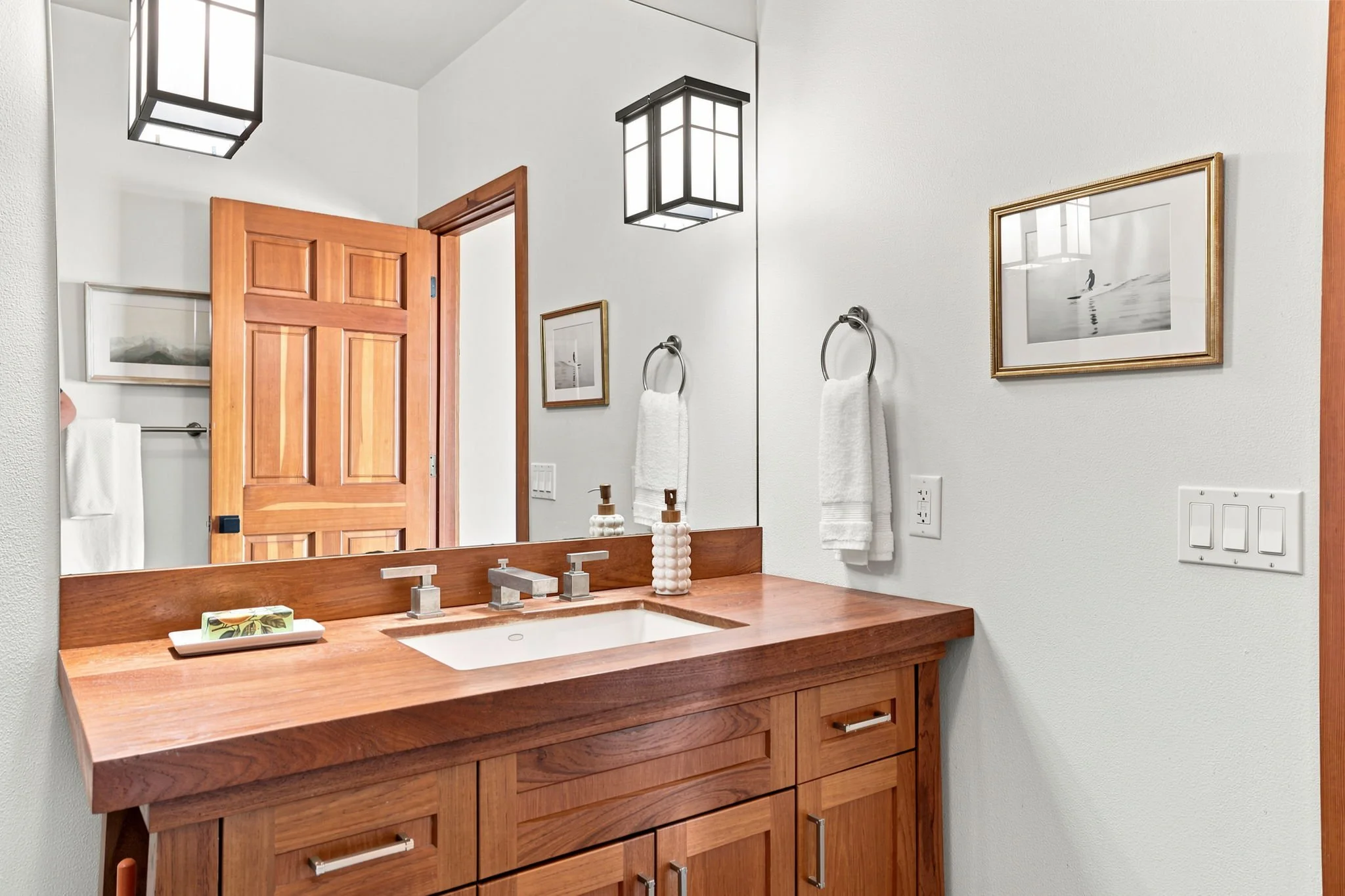 97-web-or-mls-UpmarketMedia-681Buena-243.jpg