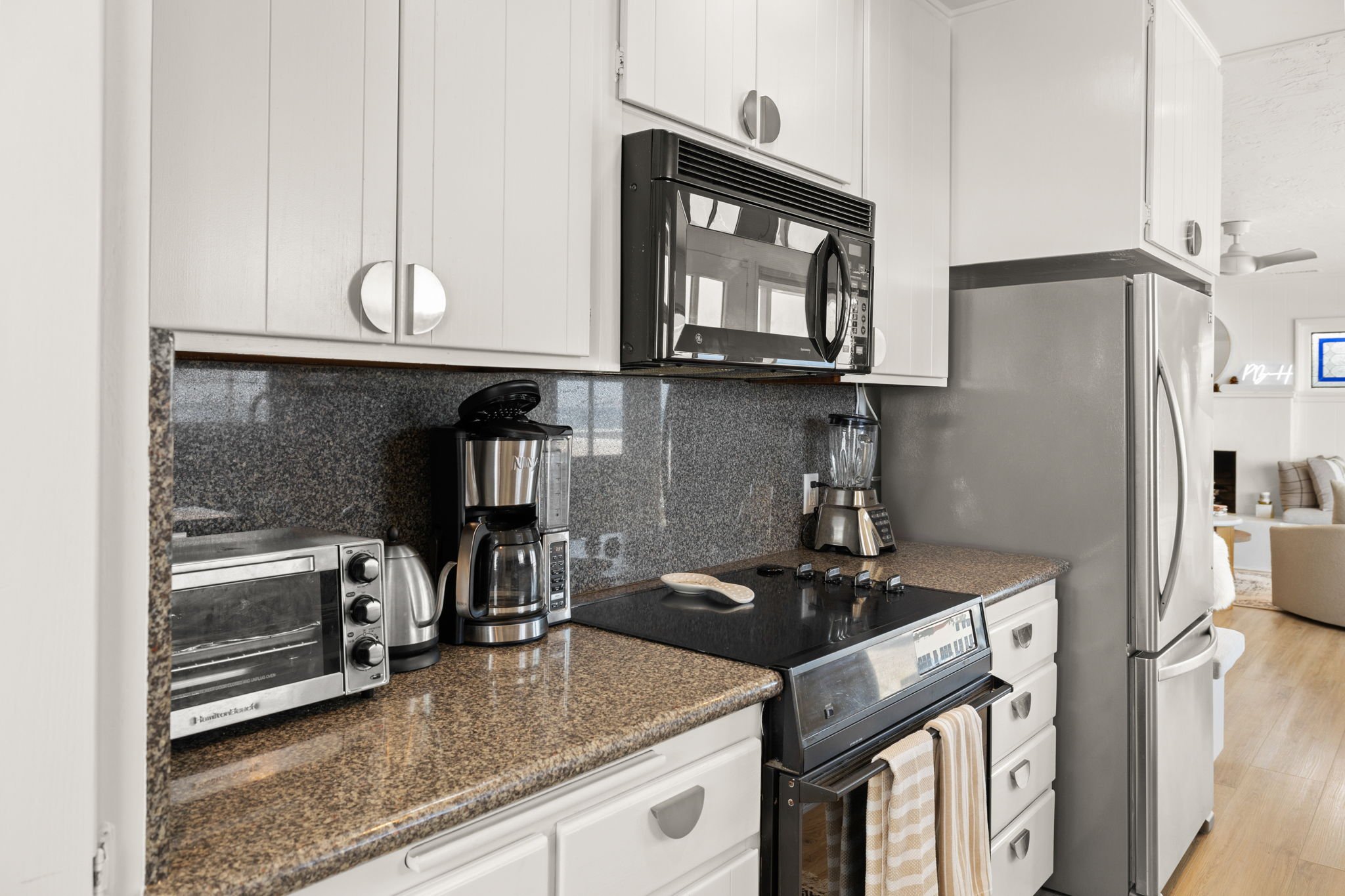 19-web-or-mls-UpmarketMedia-3476PCH2-31.jpg