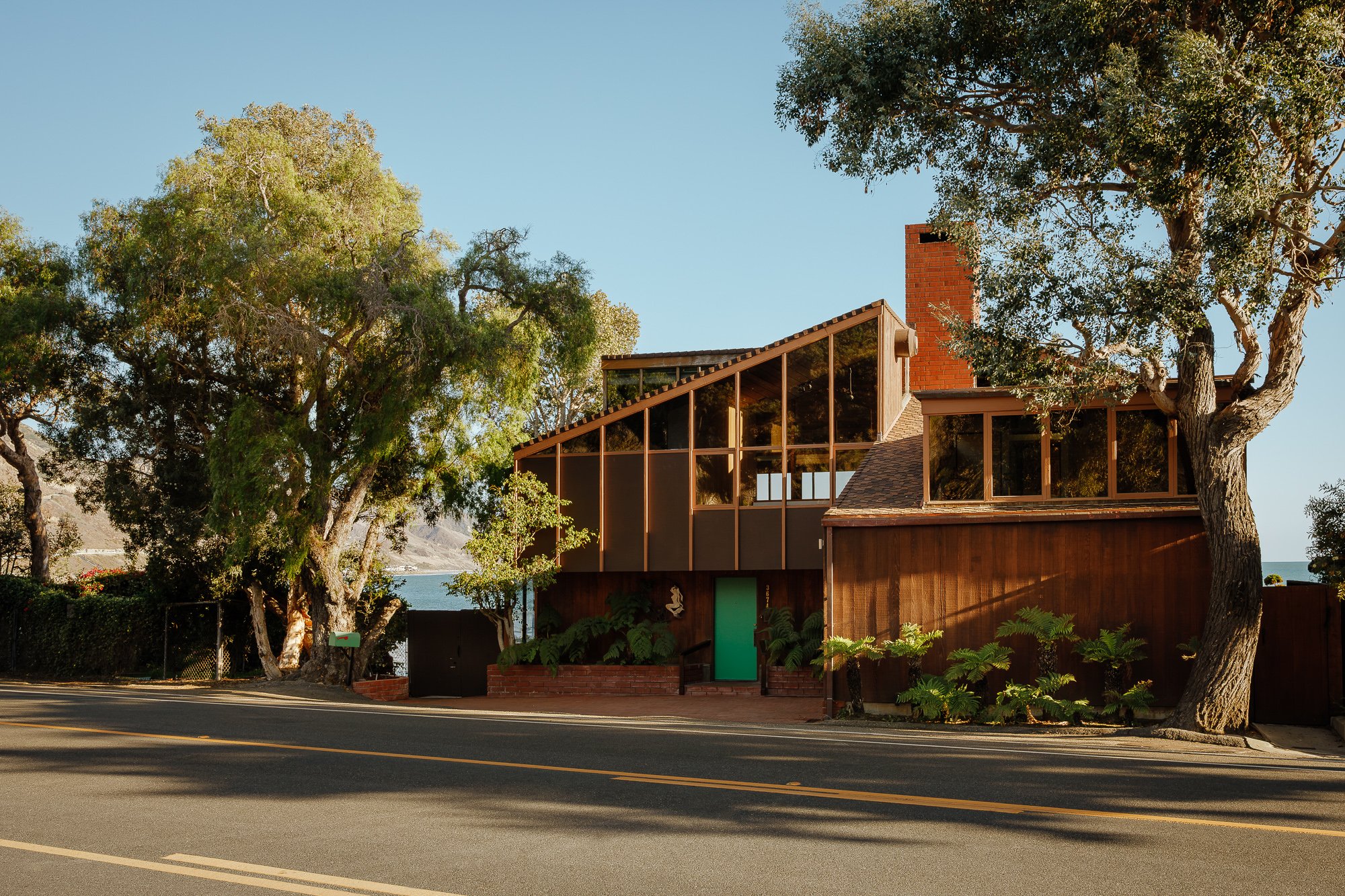 SUSMAN HOUSE blog-bg