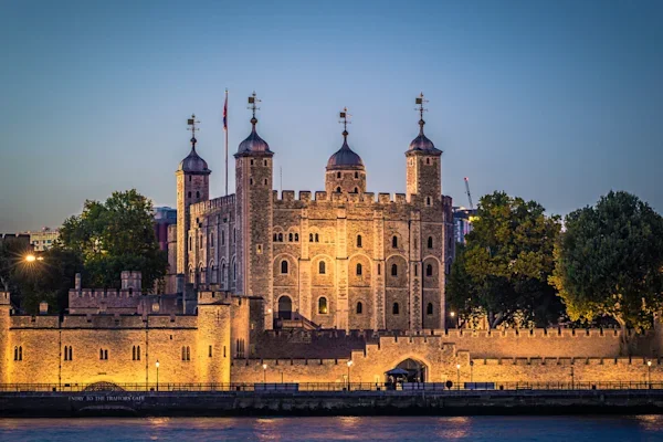 Tower_of_London.jpg.webp