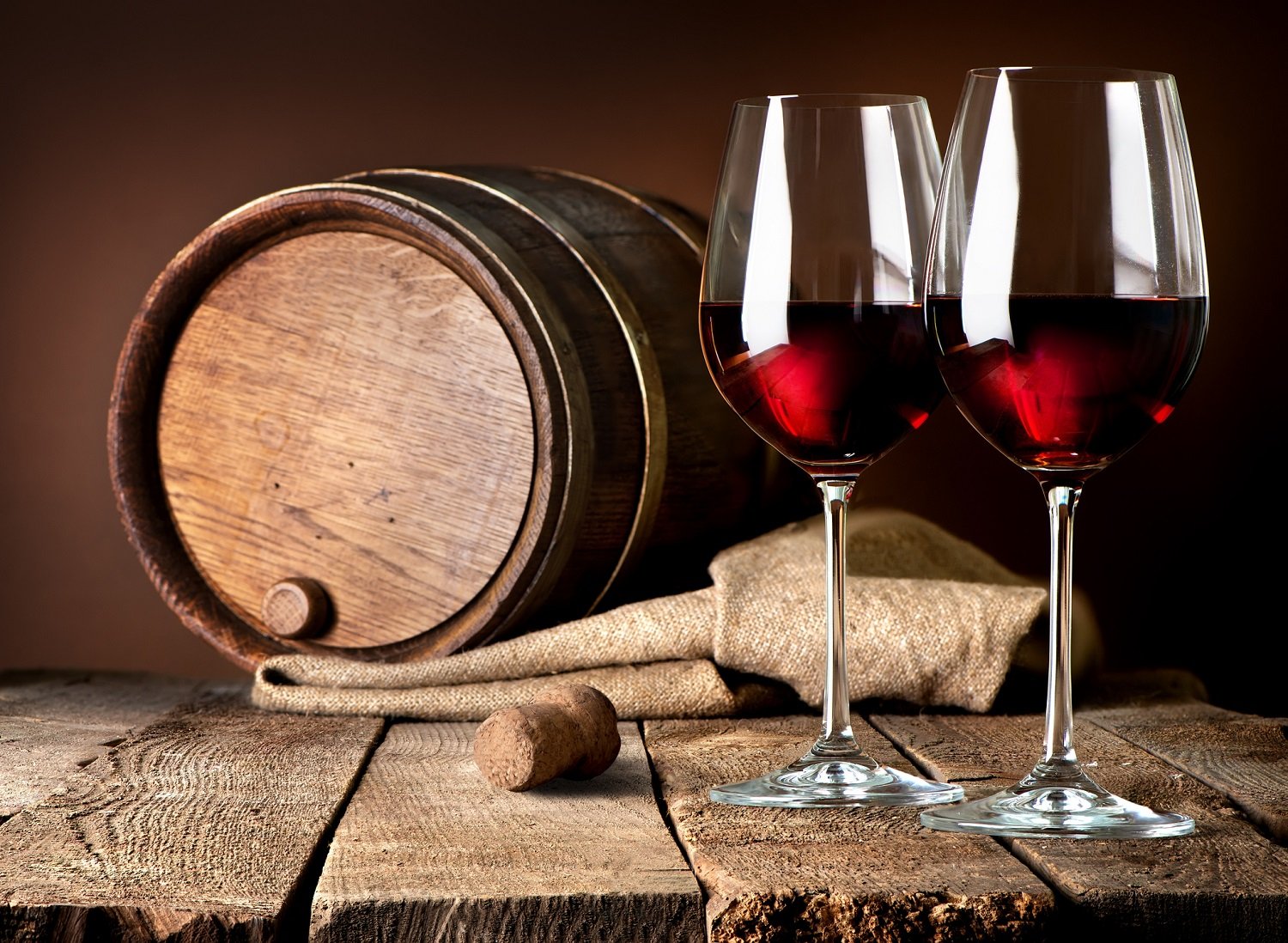 Wine-glasses-with-a-barrel.jpg